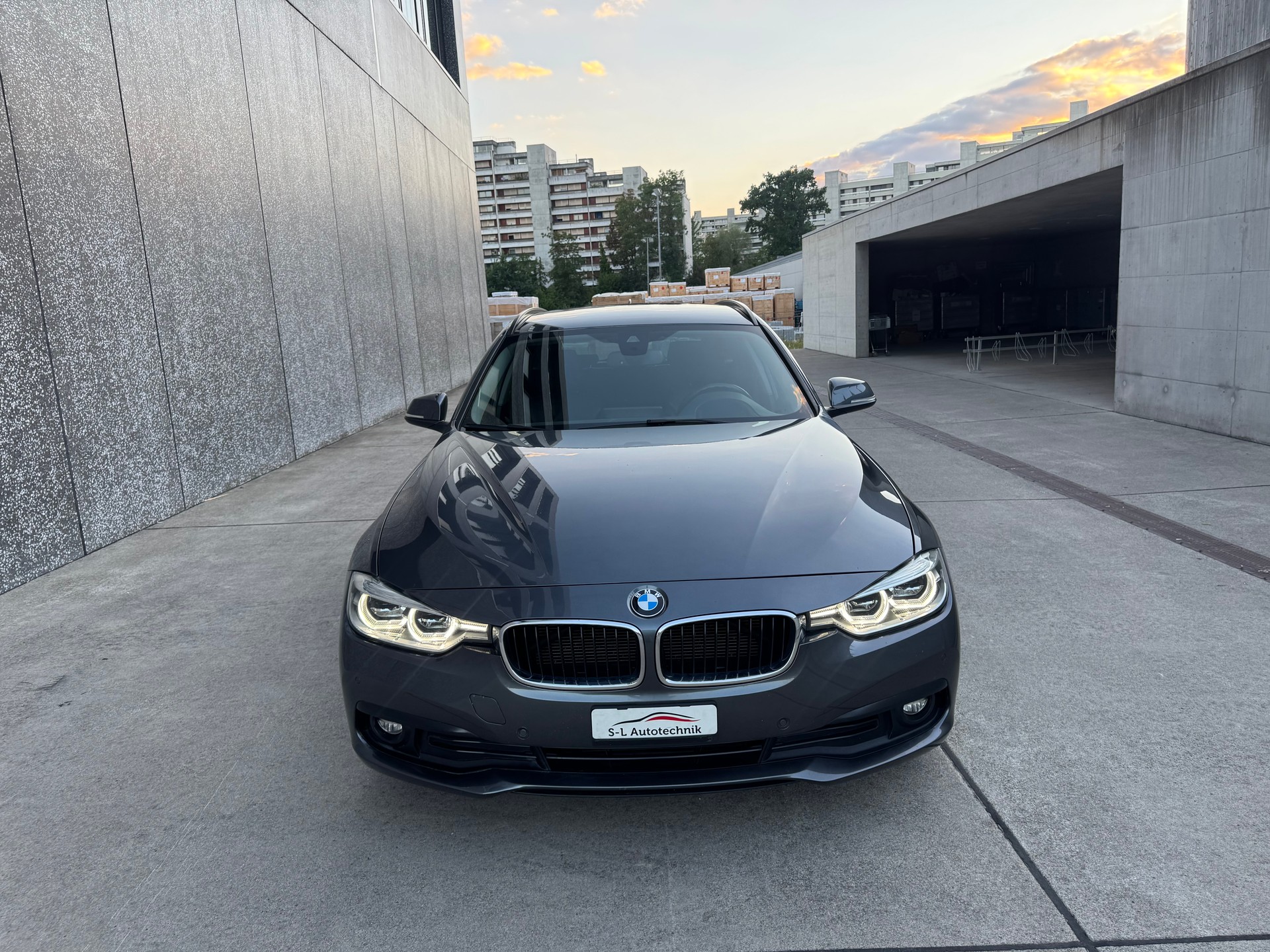 BMW 320d xDrive Touring Sport Line Steptronic-image-1