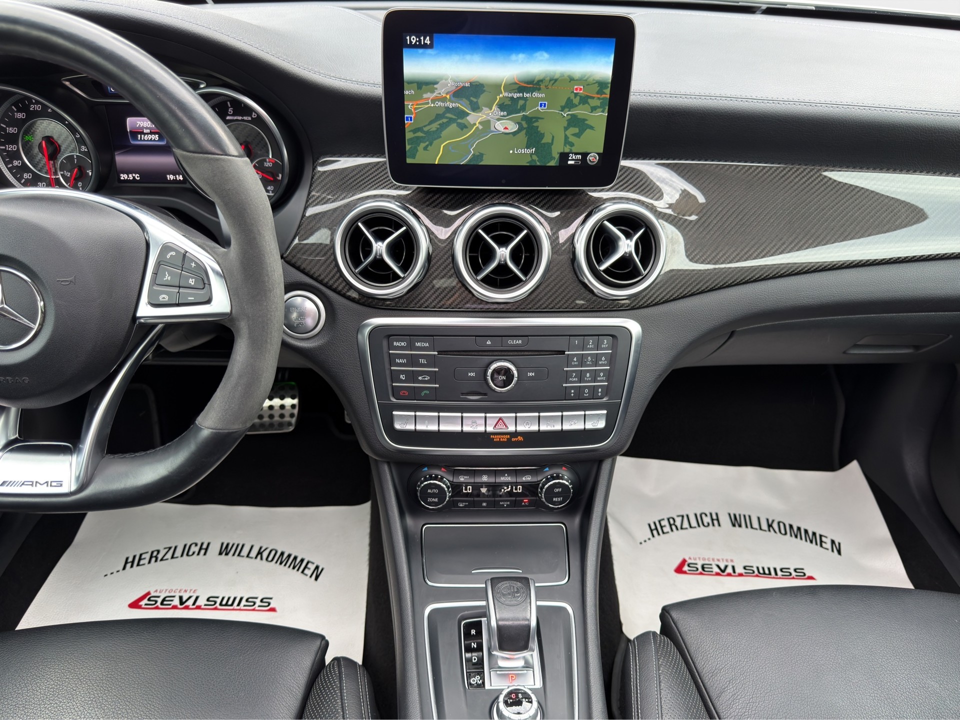 MERCEDES-BENZ GLA 45 AMG Yellow Night Edition 4Matic 7G-DCT-image-11