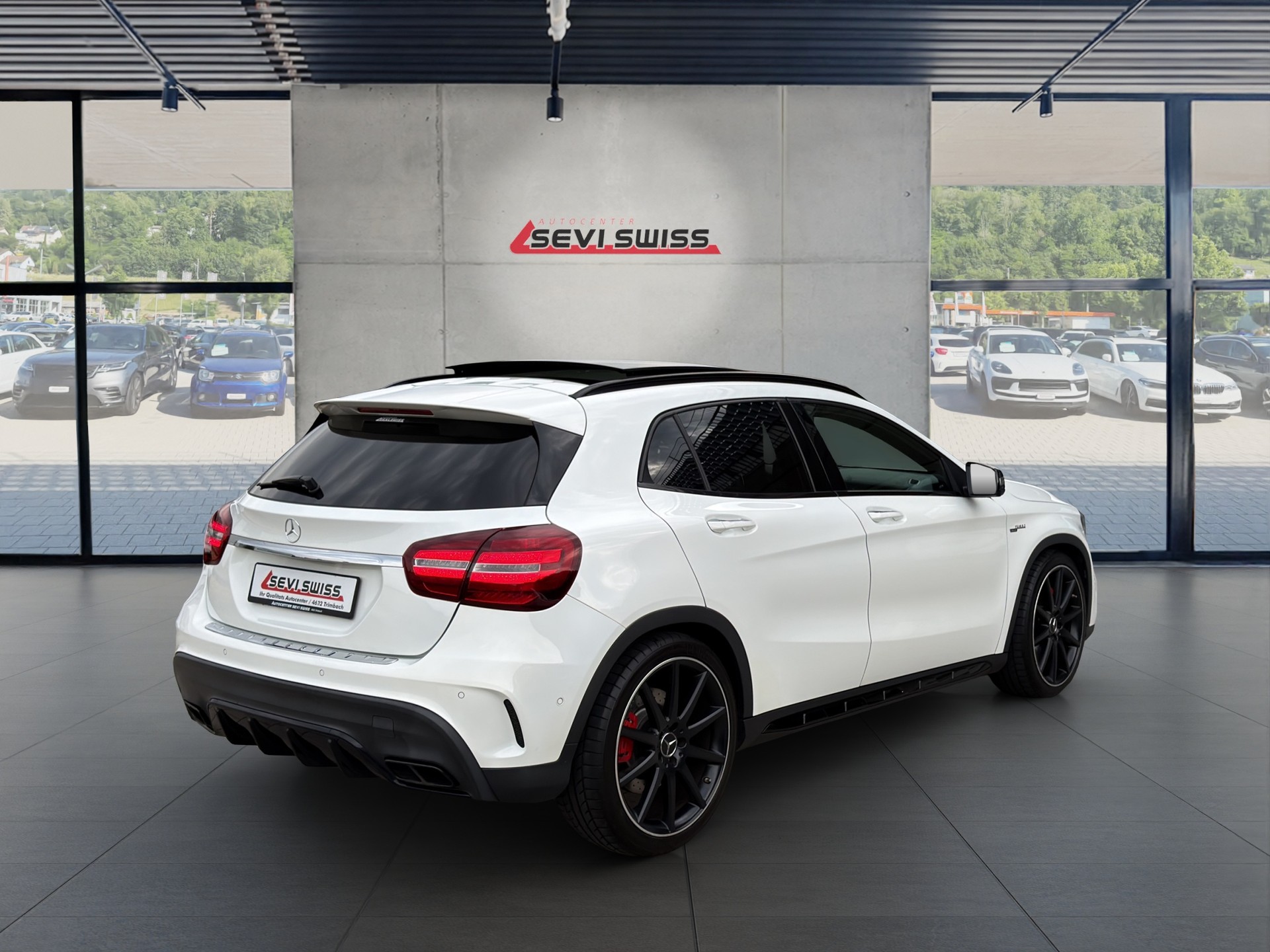 MERCEDES-BENZ GLA 45 AMG Yellow Night Edition 4Matic 7G-DCT-image-2