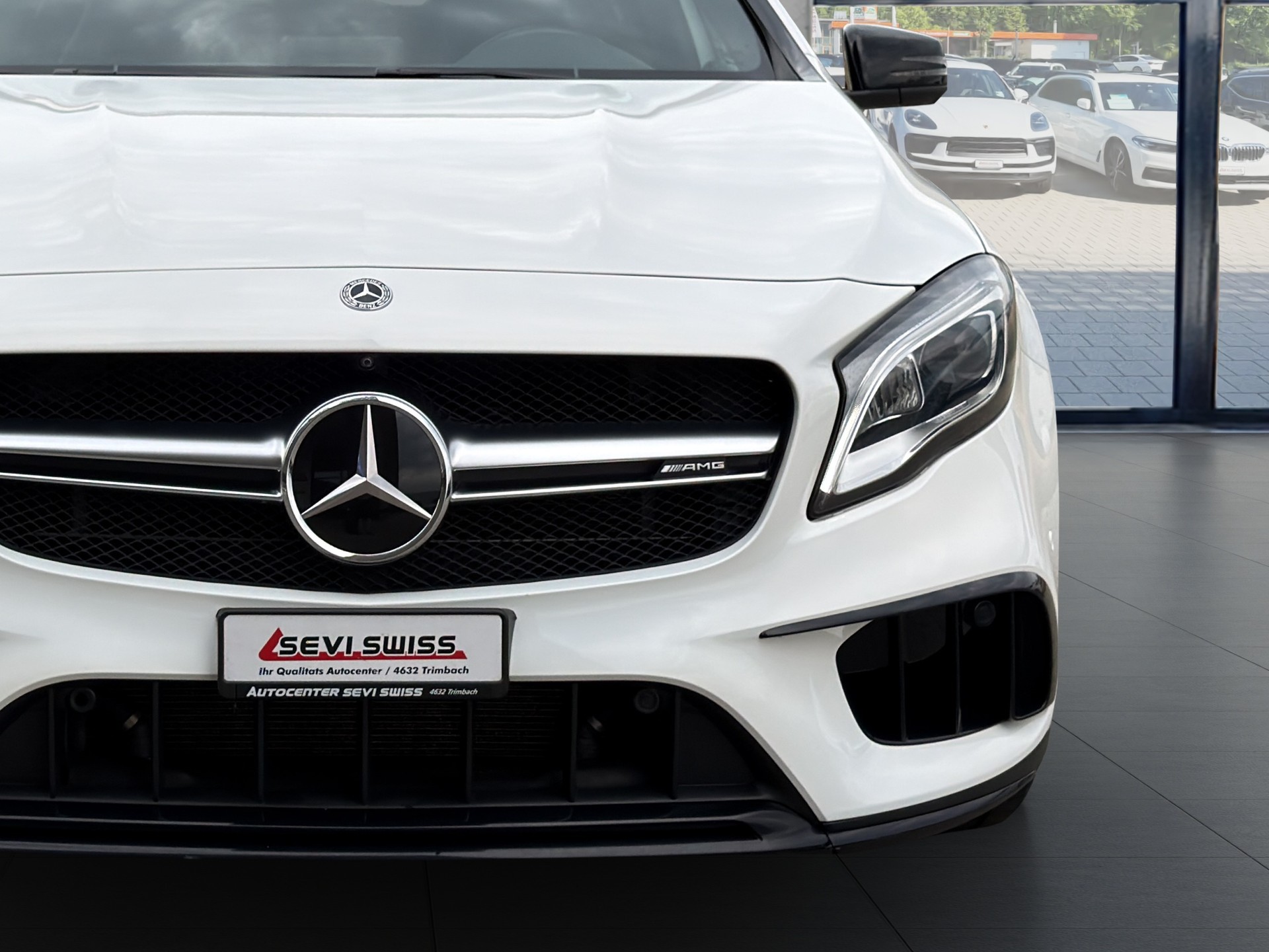 MERCEDES-BENZ GLA 45 AMG Yellow Night Edition 4Matic 7G-DCT-image-8