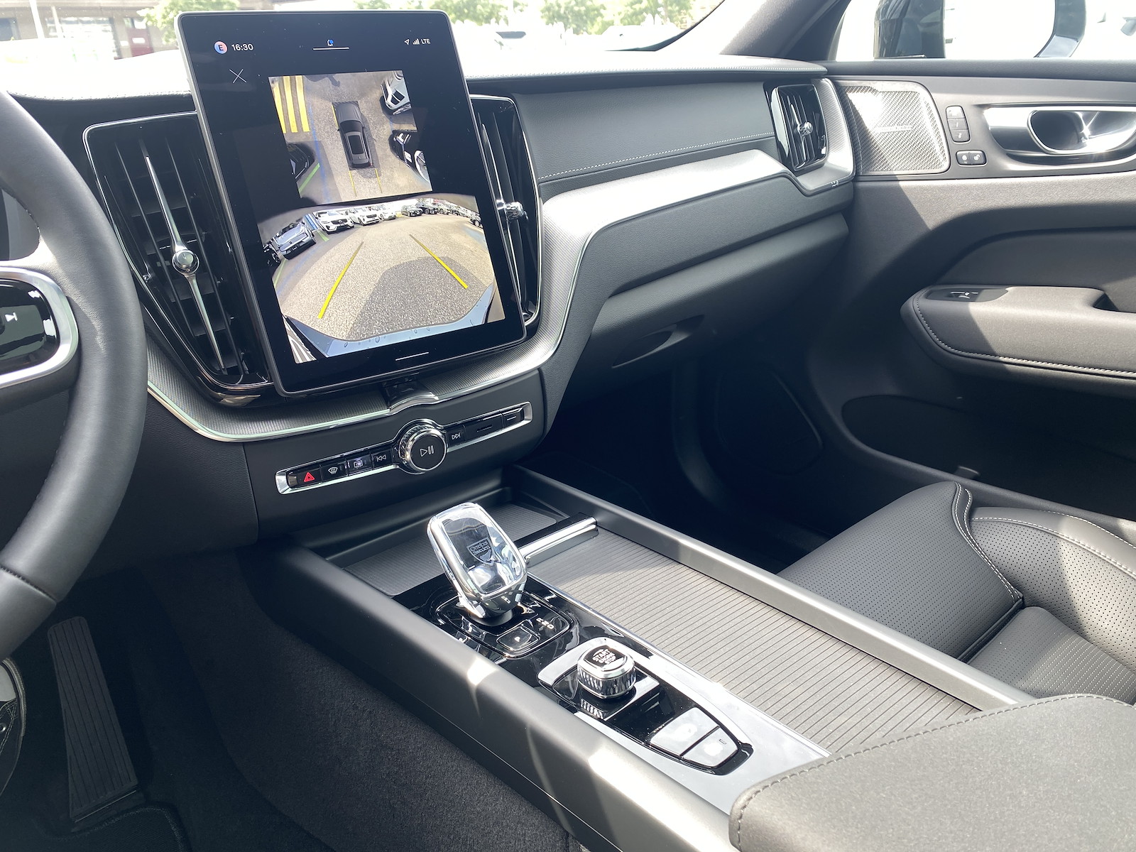 VOLVO XC60 2.0 T8 TE Ultra Dark eAWD-image-10