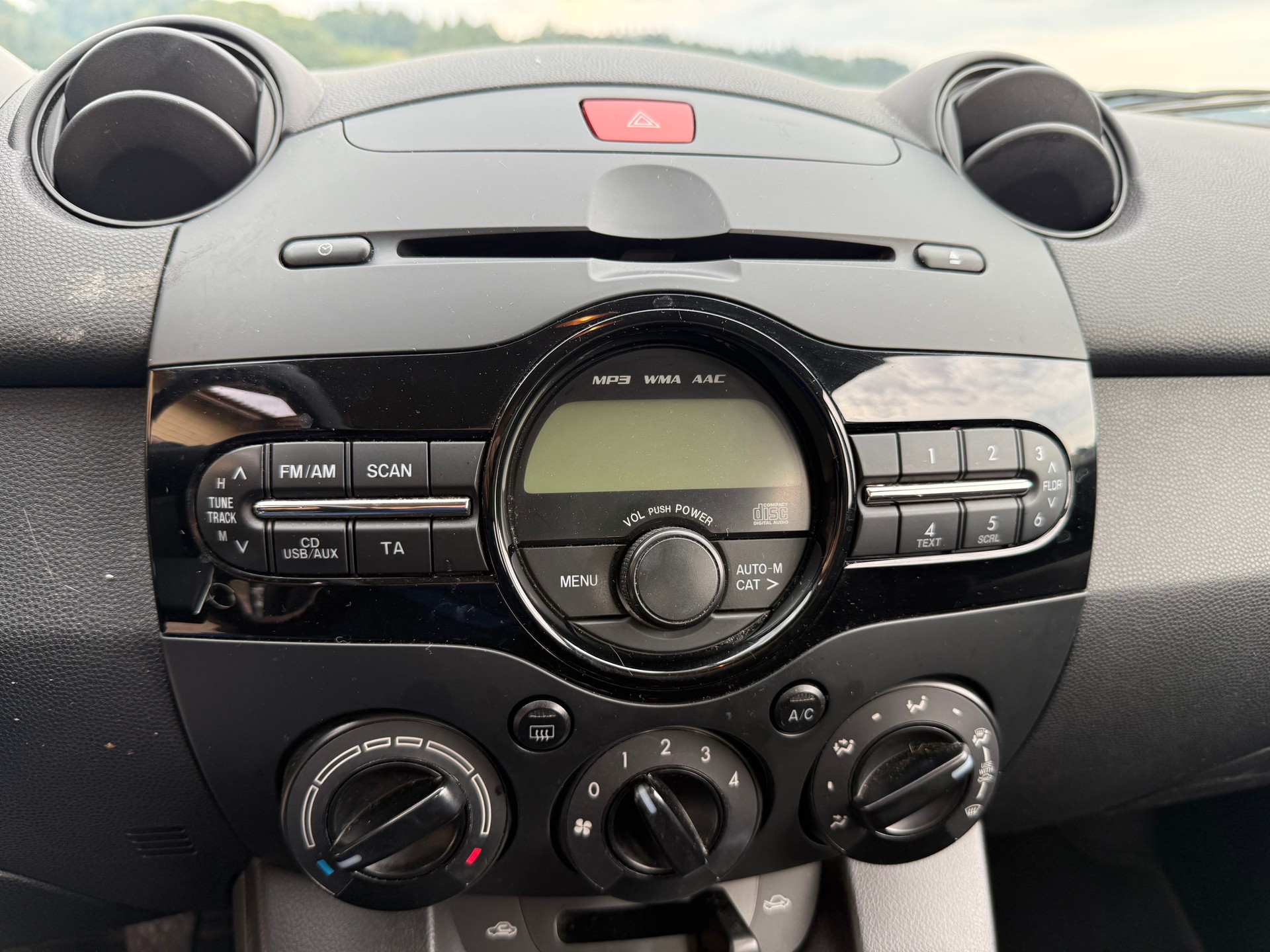 MAZDA 2 1.3i 16V Exclusive-image-13
