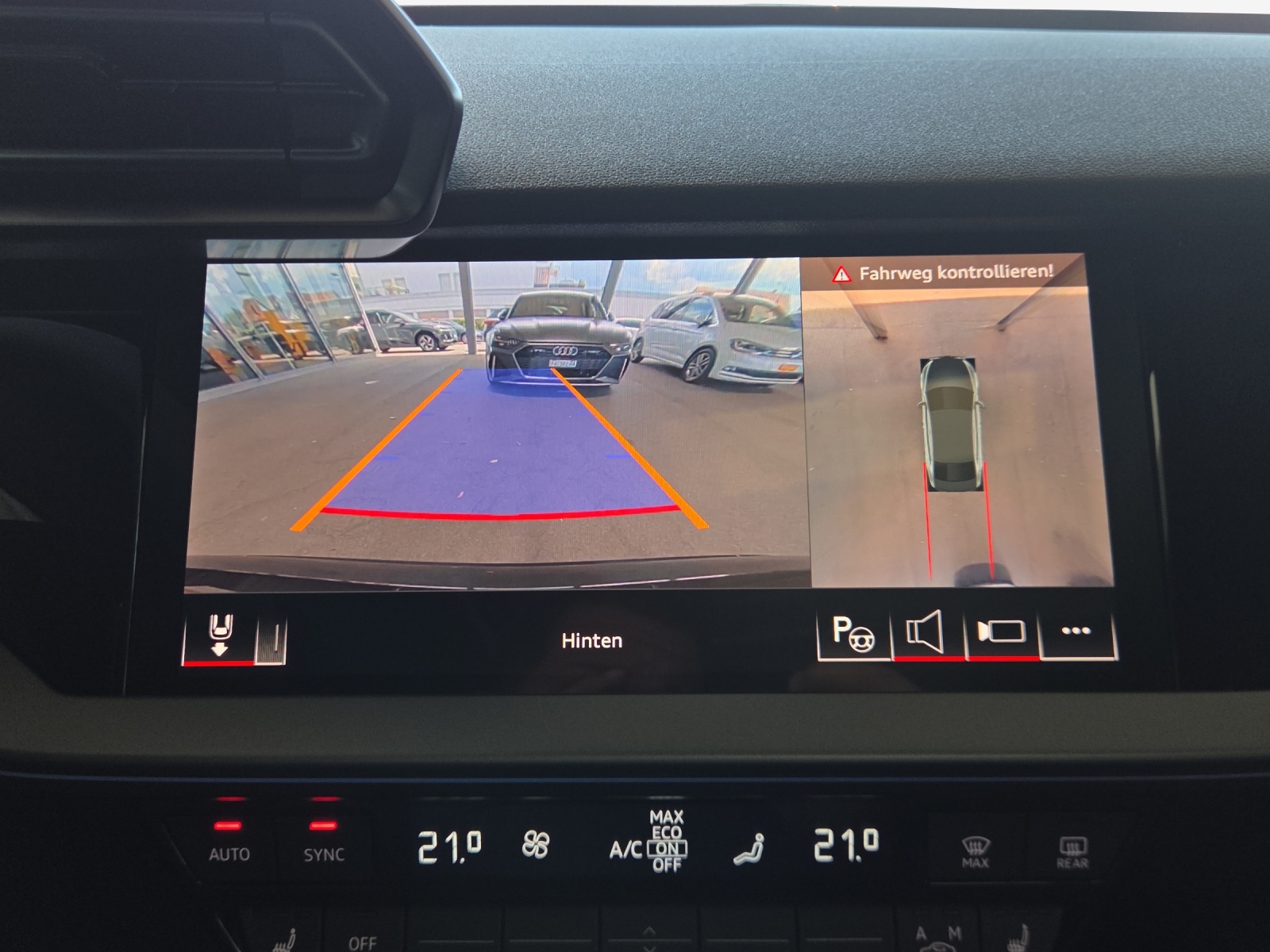 AUDI RS3 Limousine 2.5 TSI quattro S-tronic-image-12