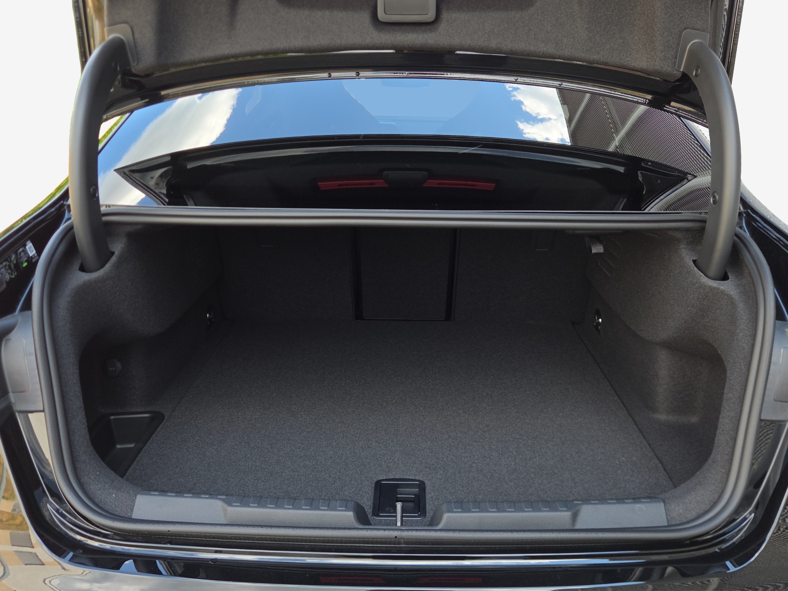 AUDI RS3 Limousine 2.5 TSI quattro S-tronic-image-9