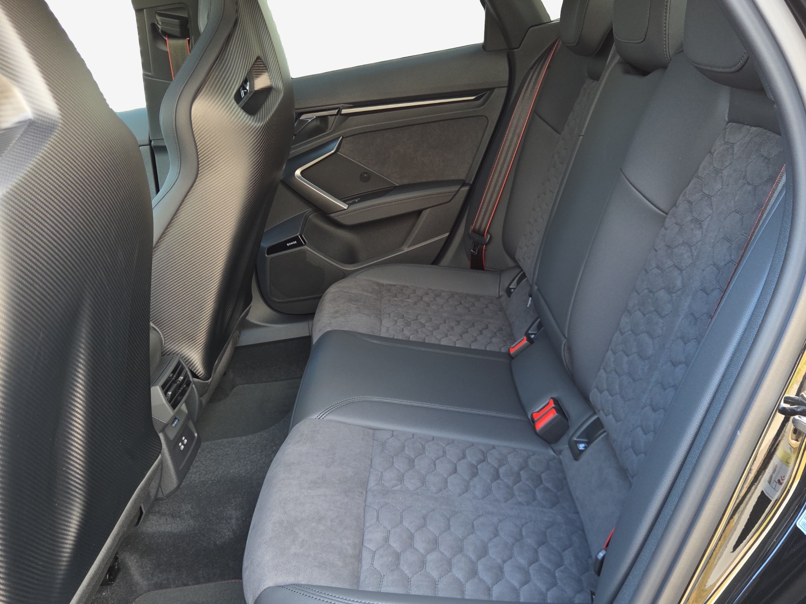 AUDI RS3 Limousine 2.5 TSI quattro S-tronic-image-8