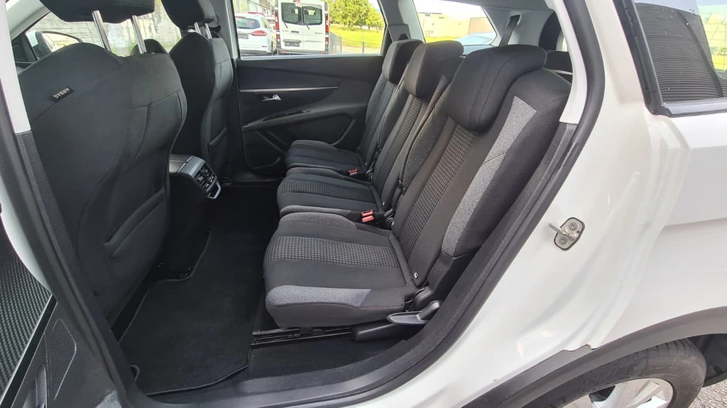 PEUGEOT 5008 1.5 BlueHDi Business Line ETA ** Gr-Navi ** RF-Kamera ** Sitzheizung ** Tempomat ** Frisch Ab MFK & Service **-image-17