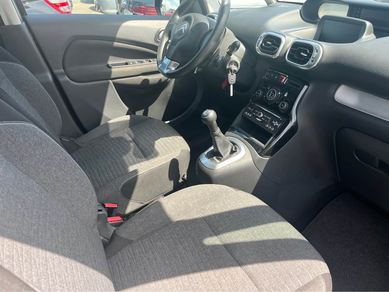 CITROEN C3 Picasso 1.2 Pure Tech Feel Edition-image-8