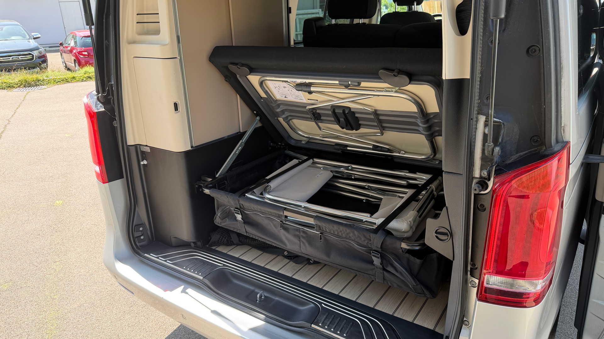 MERCEDES-BENZ 250 d 4matic-image-8