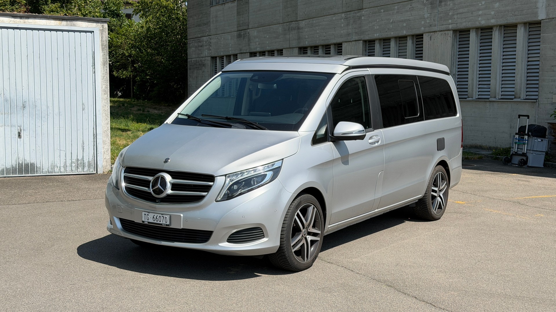 MERCEDES-BENZ 250 d 4matic-image-0