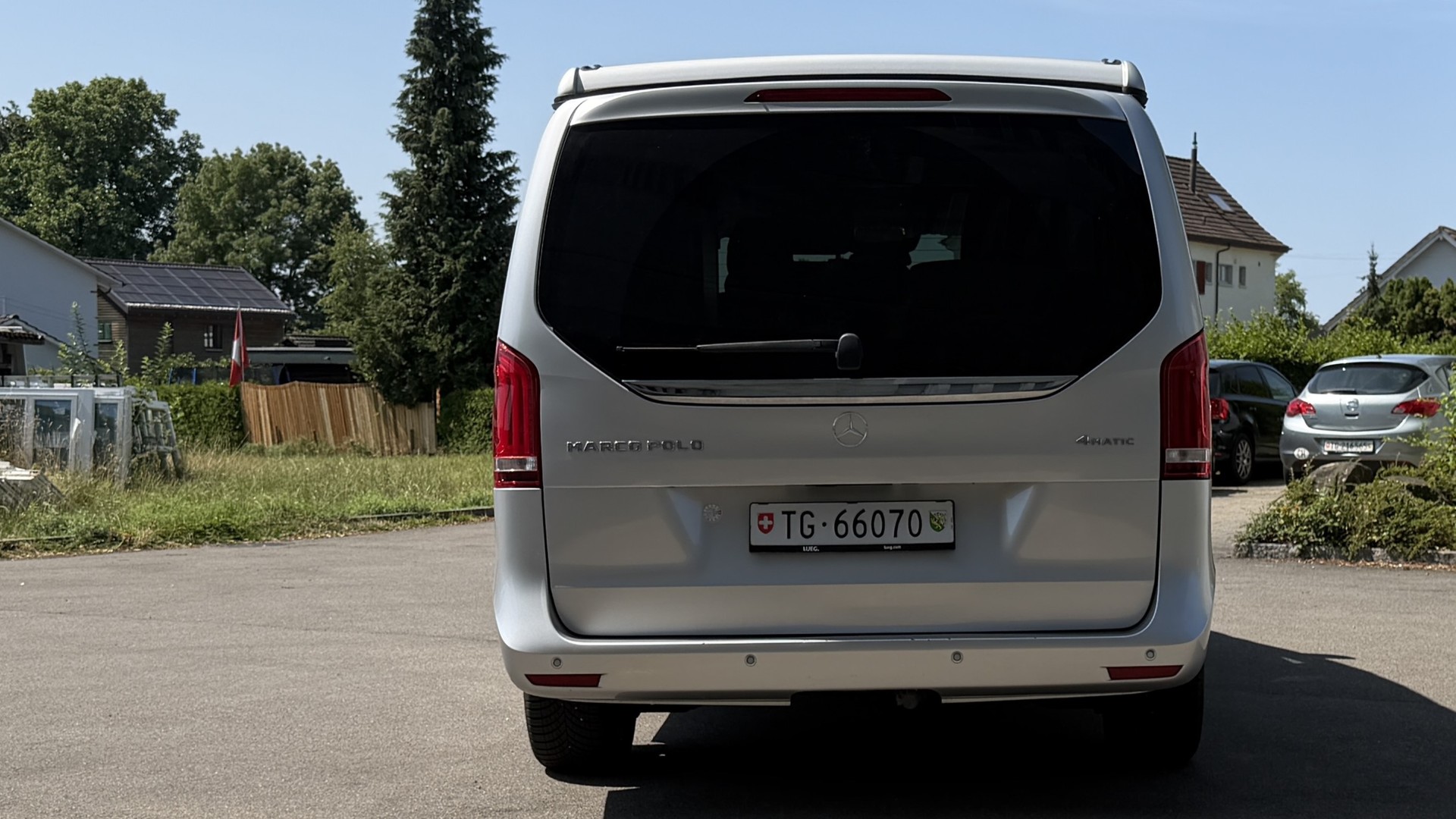 MERCEDES-BENZ 250 d 4matic-image-9