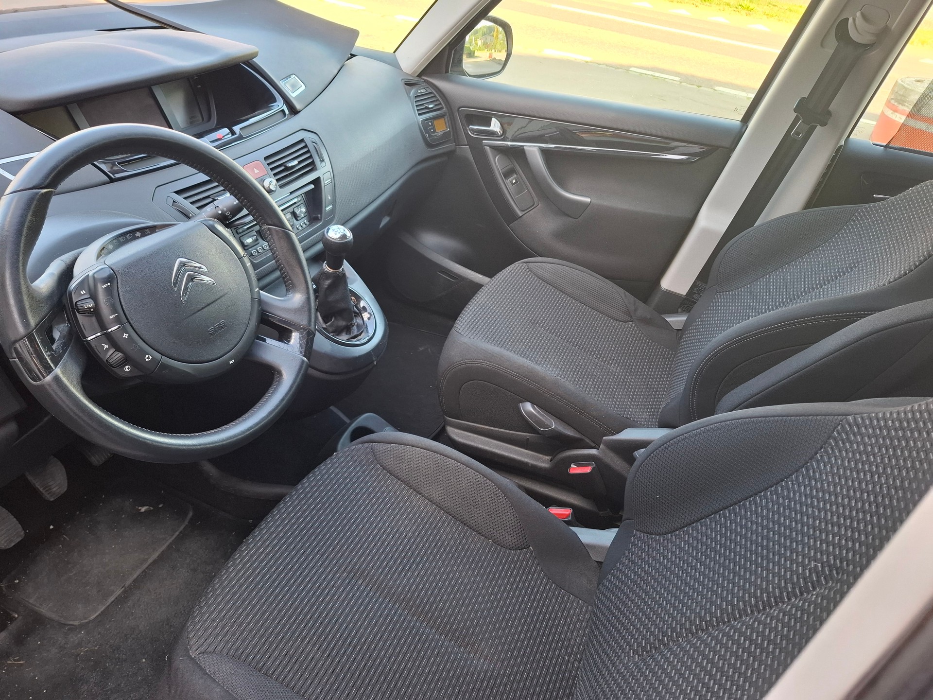 CITROEN Grand C4 Picasso 1.6i 16V Attraction-image-8