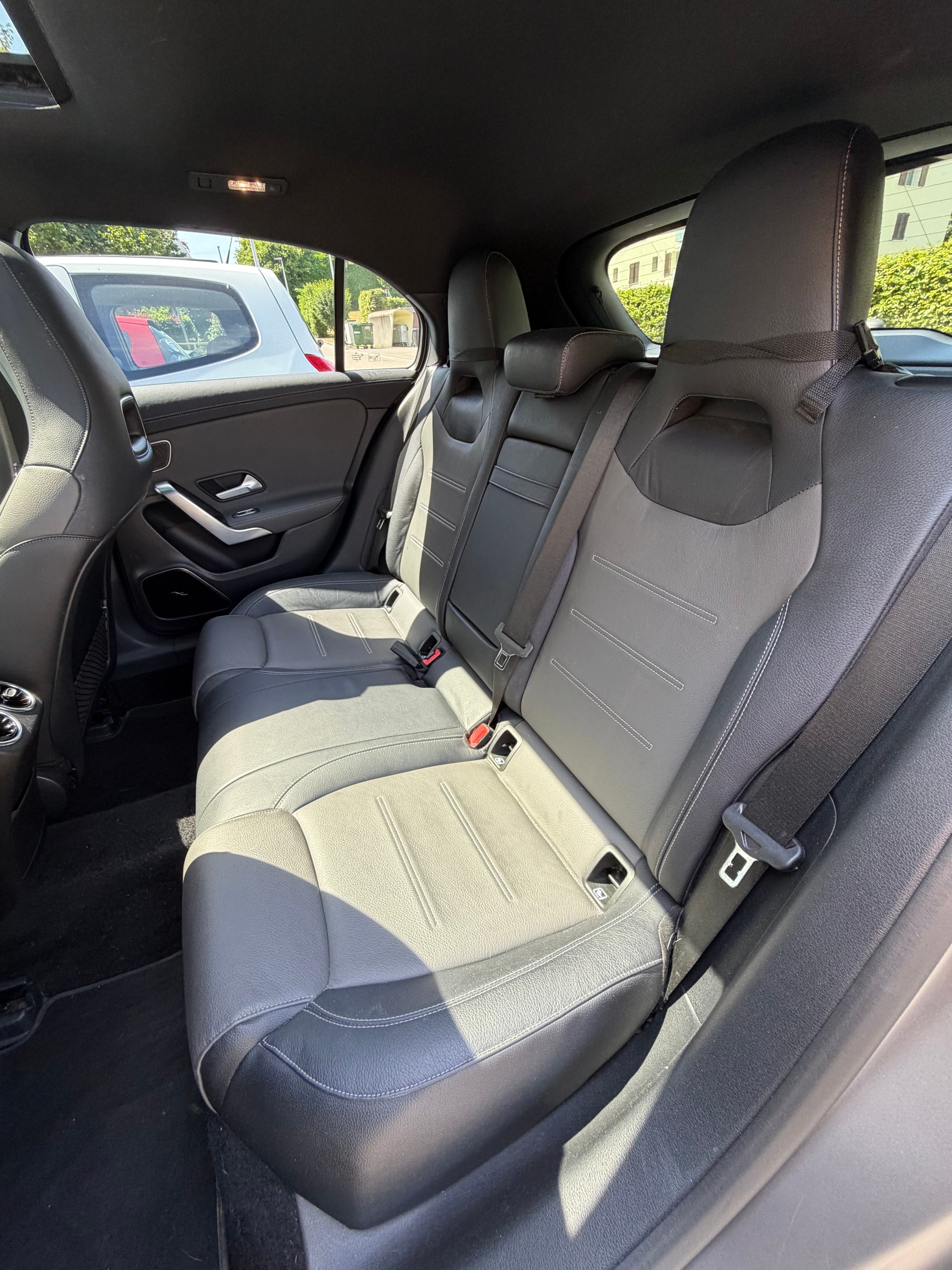 MERCEDES-BENZ A 35 AMG 4matic-image-5
