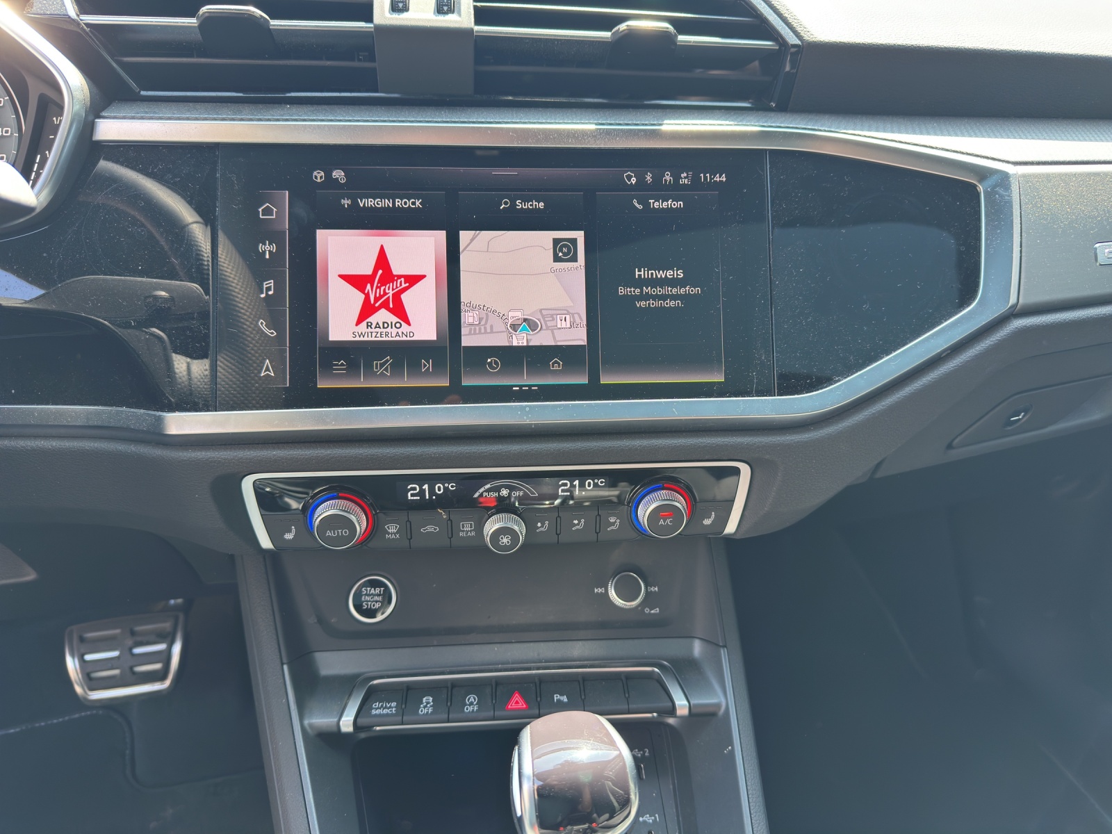 AUDI Q3 Sportback 40 TFSI S line quattro S-tronic-image-11
