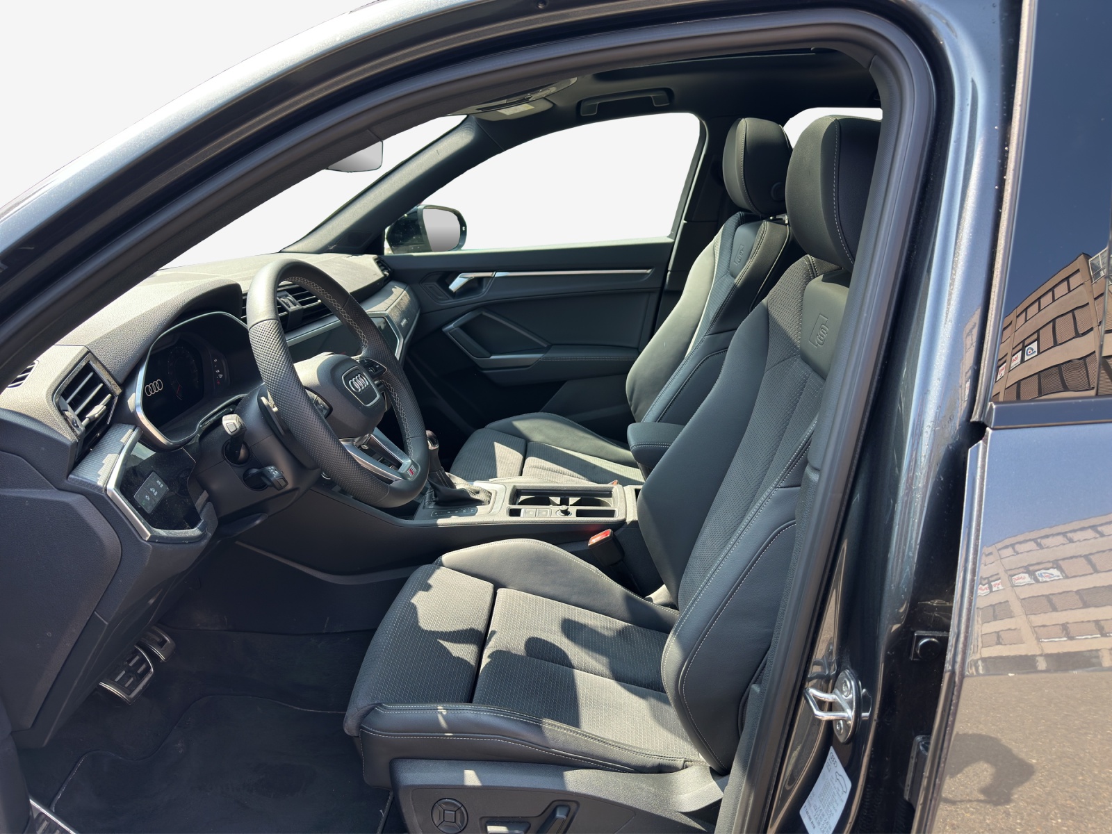 AUDI Q3 Sportback 40 TFSI S line quattro S-tronic-image-8