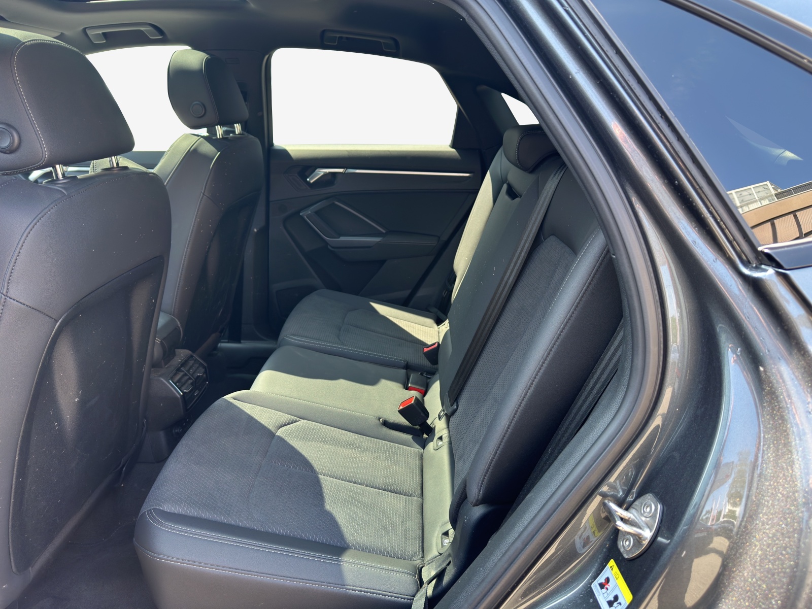 AUDI Q3 Sportback 40 TFSI S line quattro S-tronic-image-12