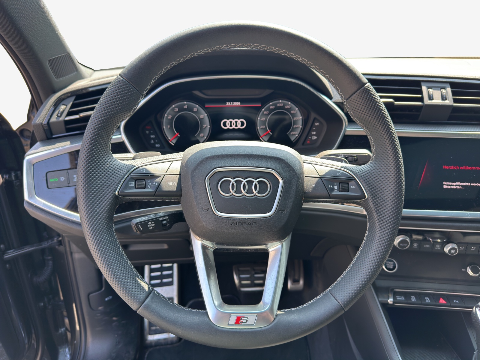 AUDI Q3 Sportback 40 TFSI S line quattro S-tronic-image-10