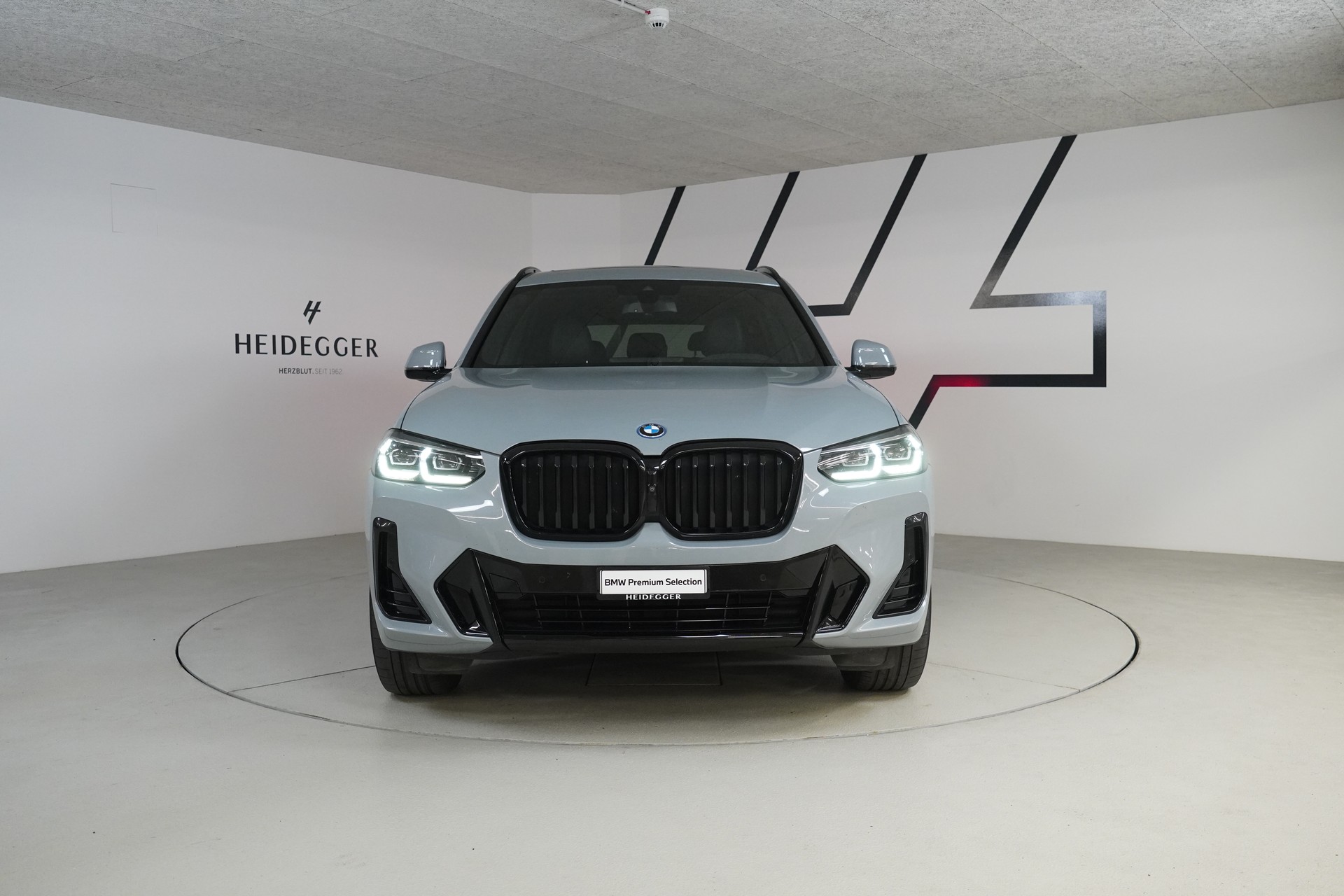 BMW X3 xDrive 30e M Sport-showroom-element-2