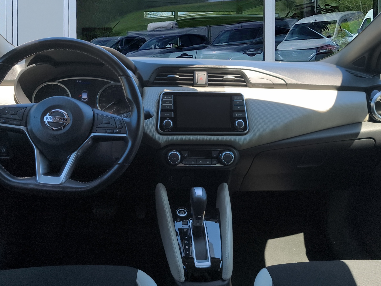 NISSAN Micra IG-T 100 n-connecta Xtronic-image-10