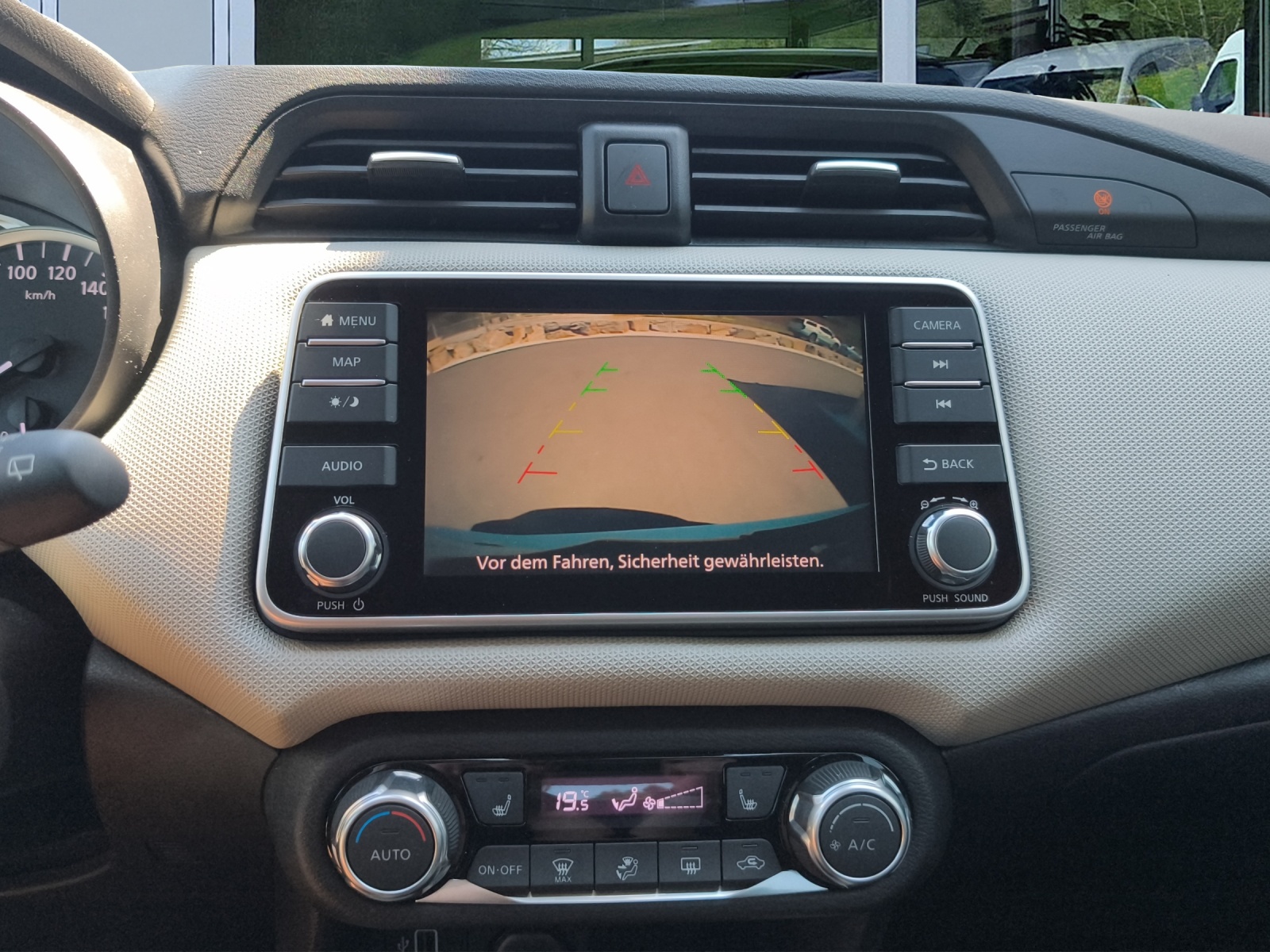 NISSAN Micra IG-T 100 n-connecta Xtronic-image-9