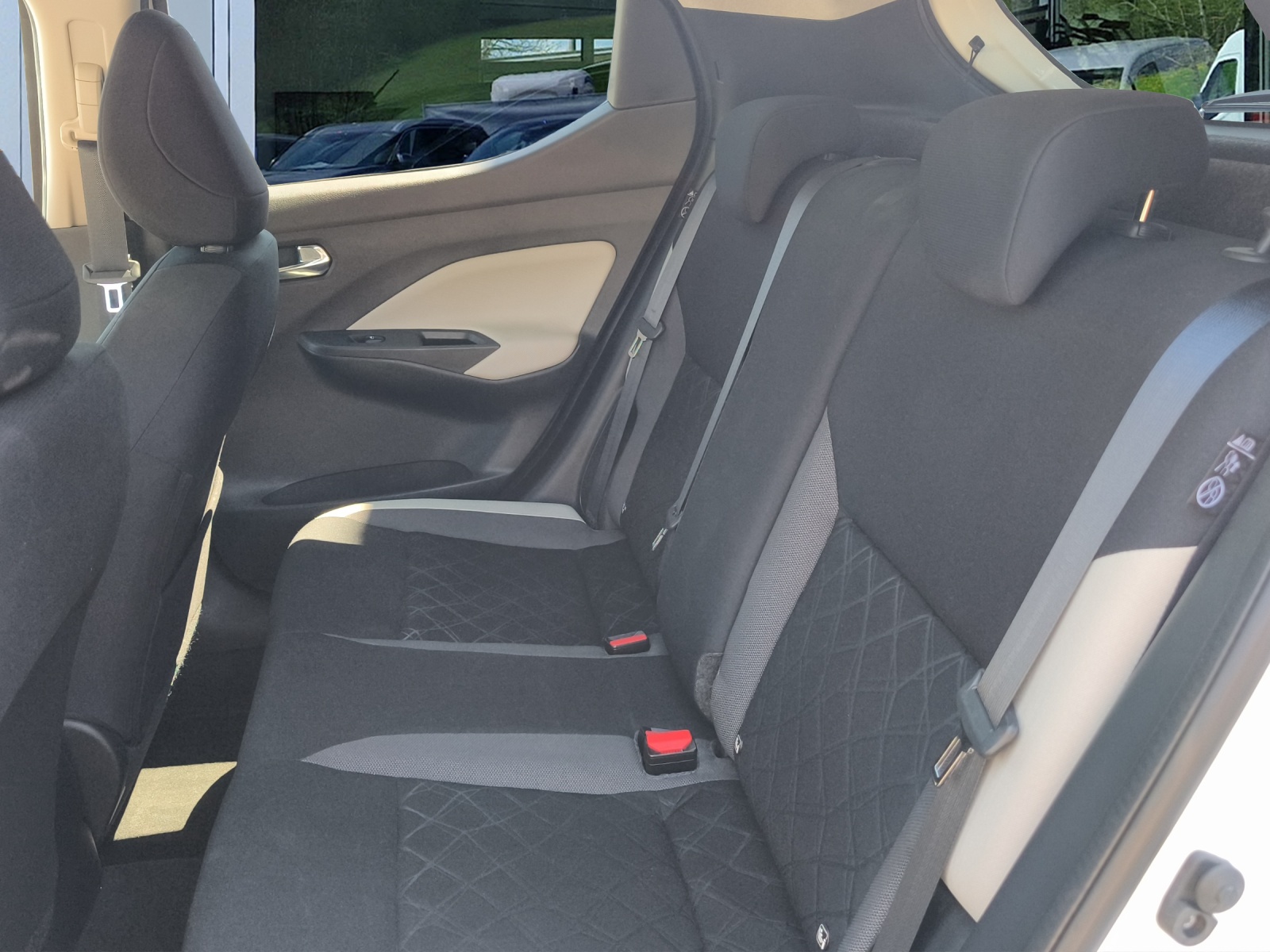 NISSAN Micra IG-T 100 n-connecta Xtronic-image-12