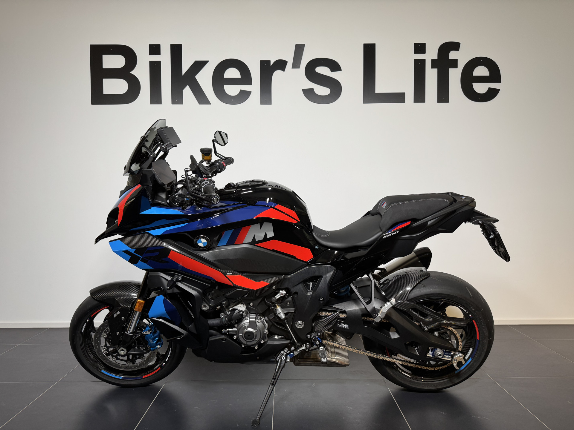 BMW M 1000 XR Competition-showroom-element-1
