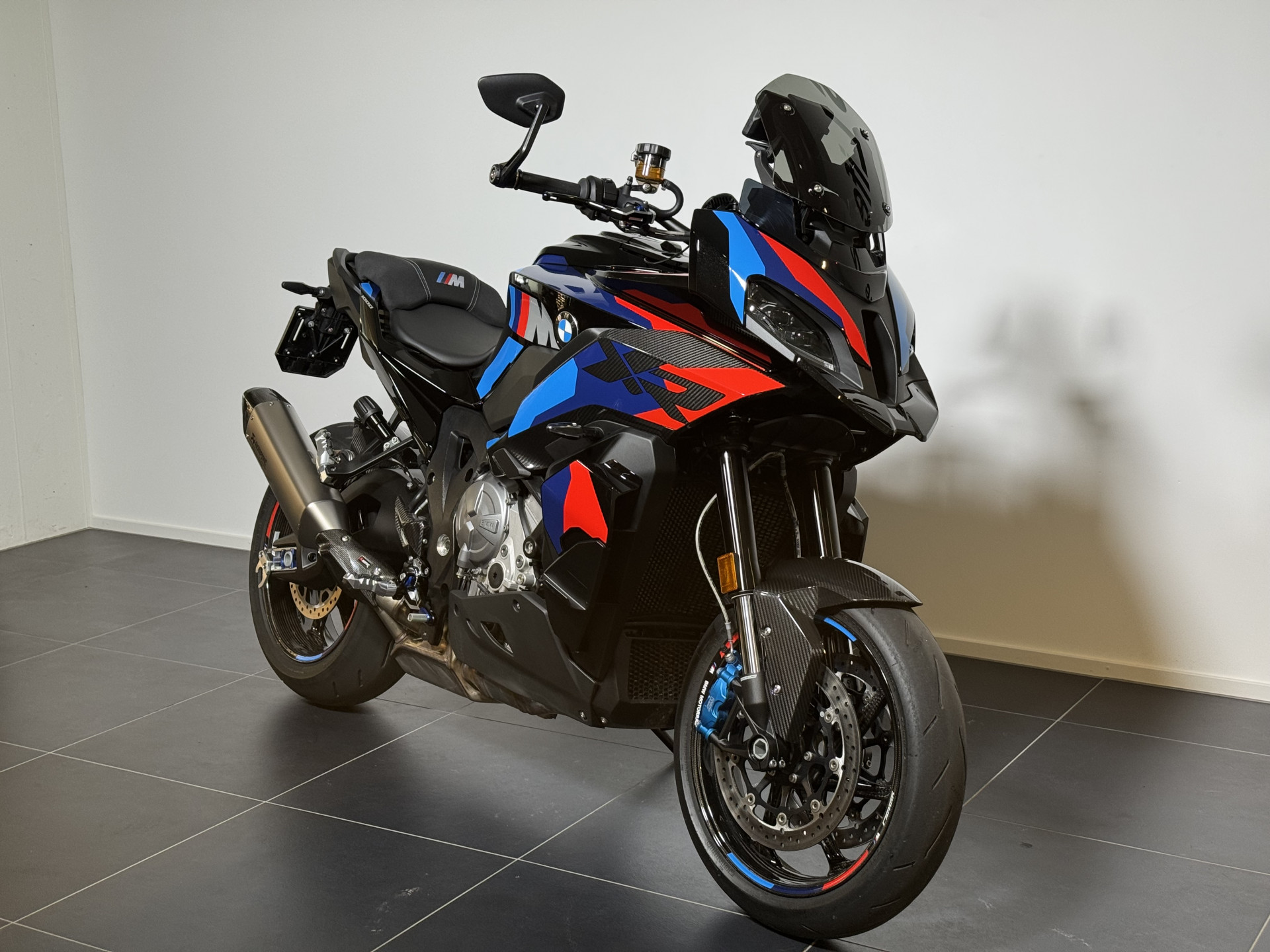 BMW M 1000 XR Competition-showroom-element-2