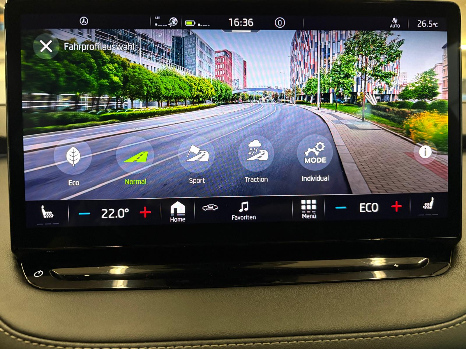 SKODA Enyaq iV 80x SportLine-image-18