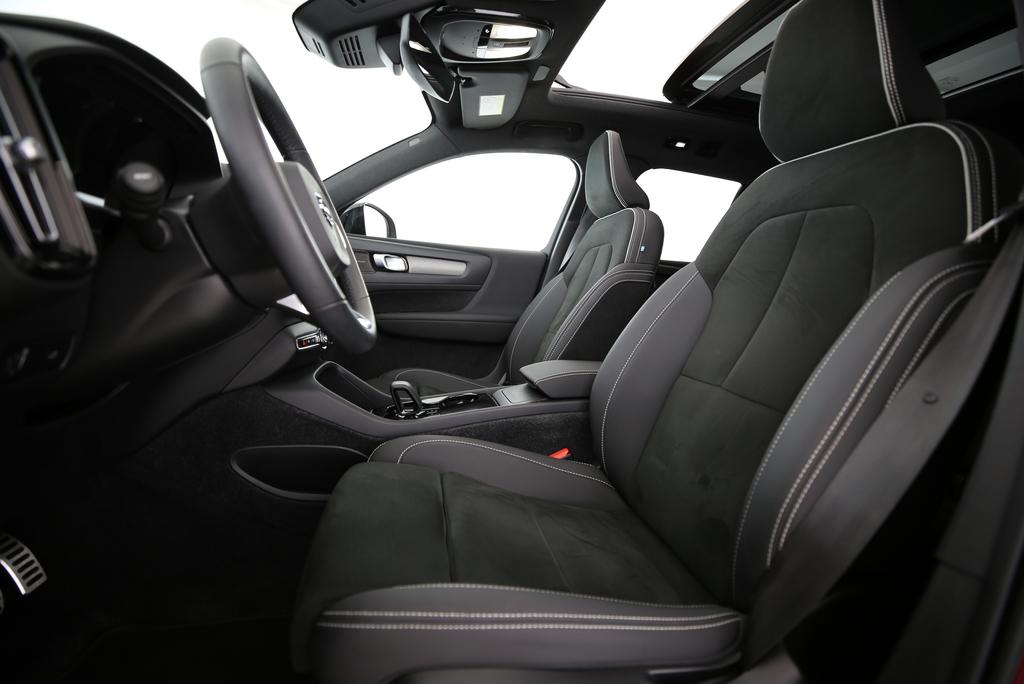 VOLVO XC40 P8 Twin Ultimate AWD-image-3