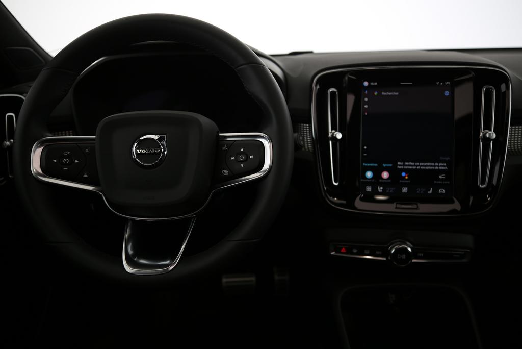 VOLVO XC40 P8 Twin Ultimate AWD-image-6