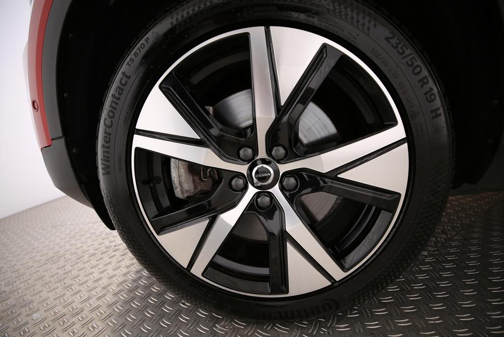 VOLVO XC40 P8 Twin Ultimate AWD-image-9
