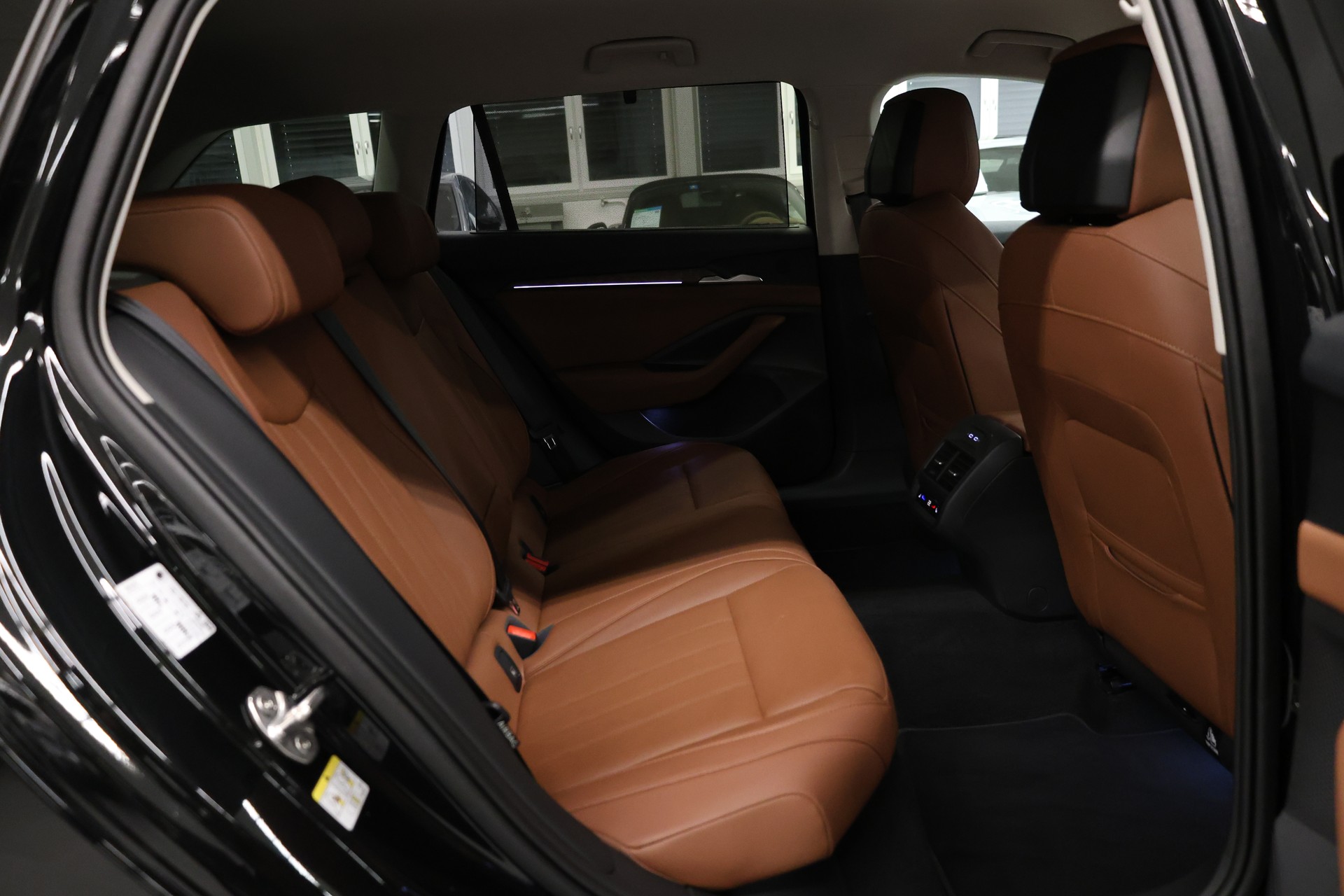 SKODA Superb Combi 2.0 TDI L & K 4x4 DSG-image-29
