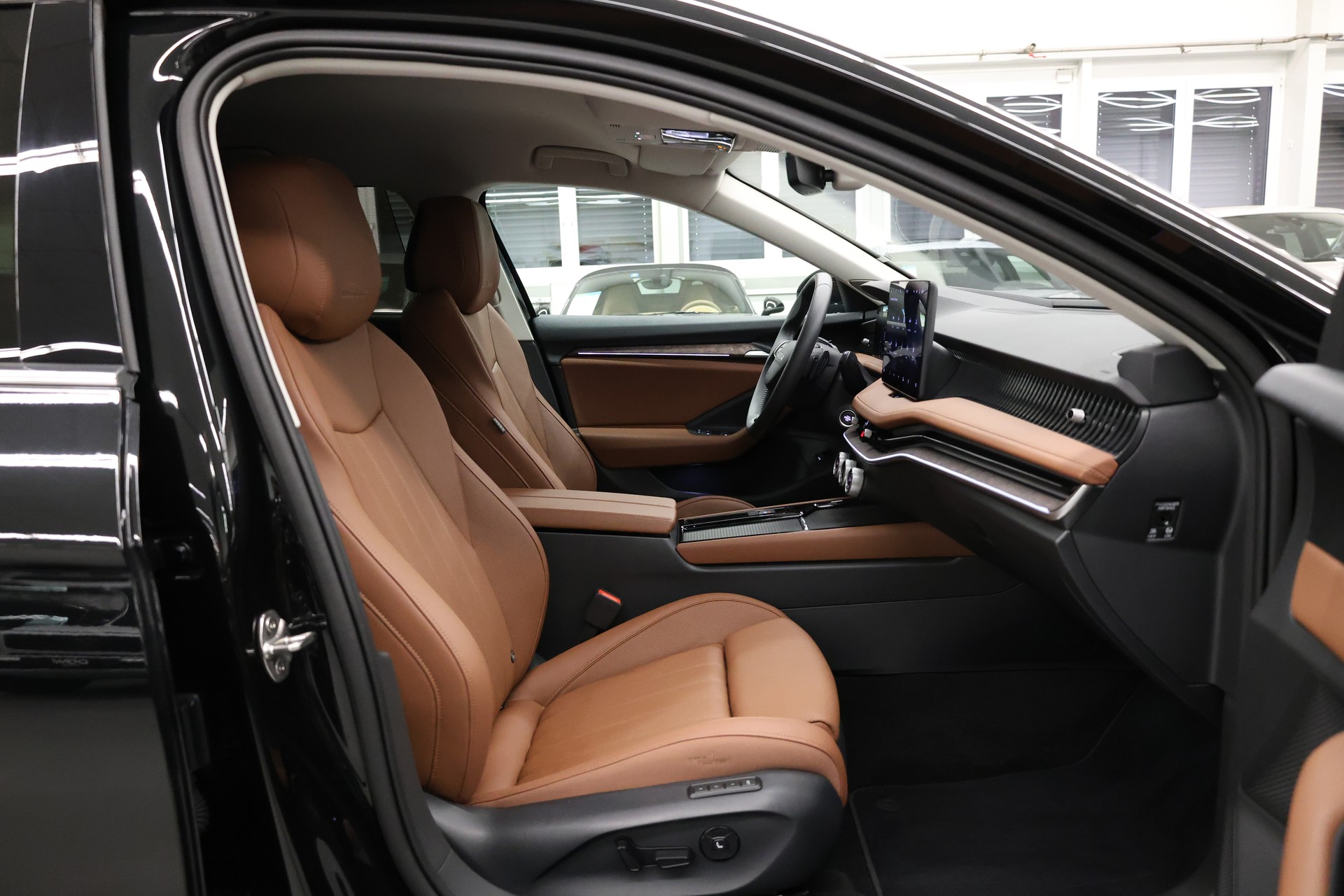 SKODA Superb Combi 2.0 TDI L & K 4x4 DSG-image-17