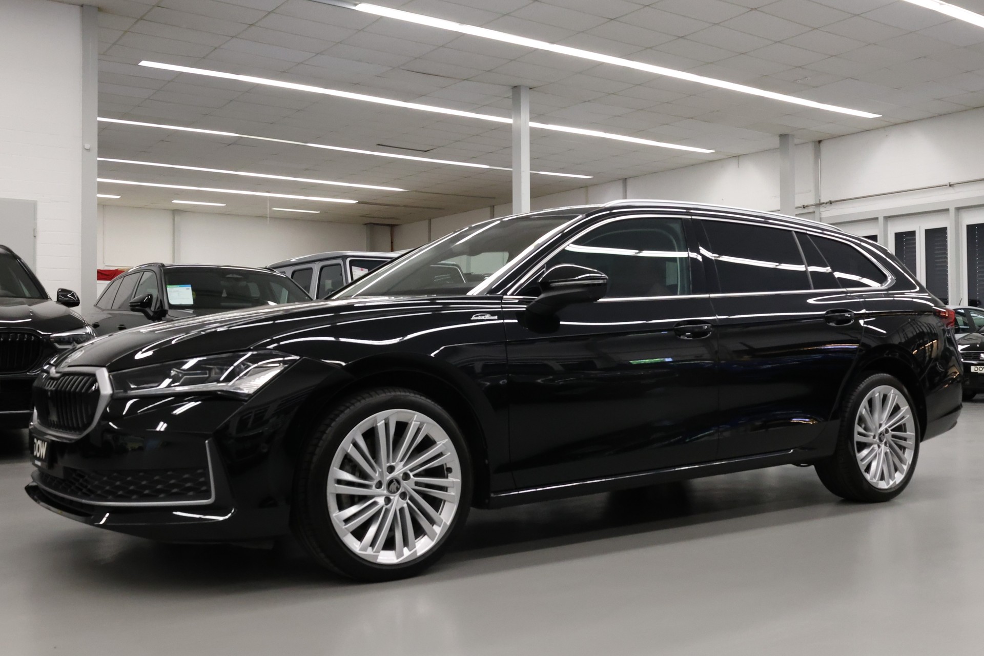 SKODA Superb Combi 2.0 TDI L & K 4x4 DSG-showroom-element-3