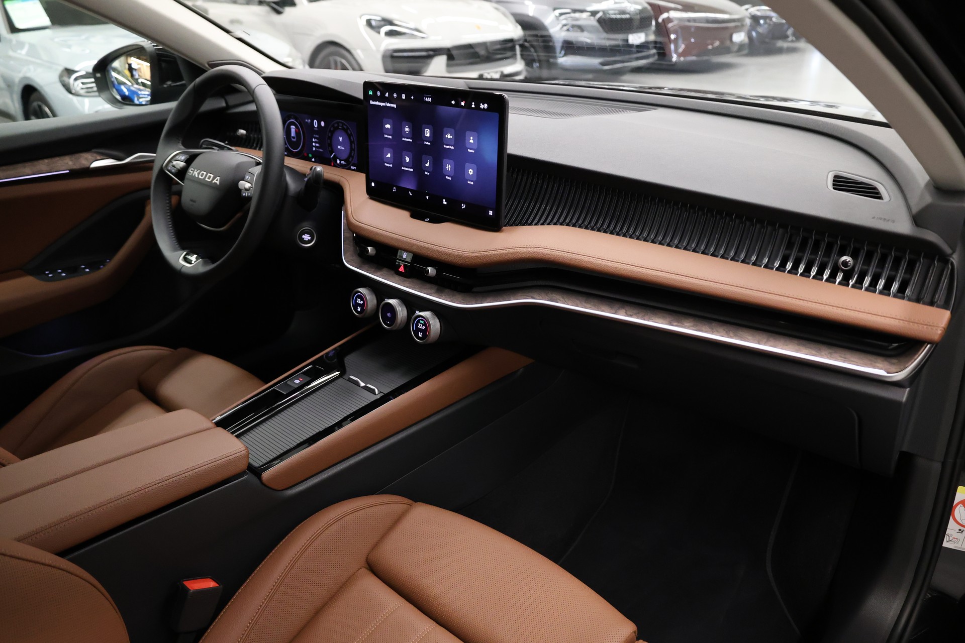 SKODA Superb Combi 2.0 TDI L & K 4x4 DSG-image-18