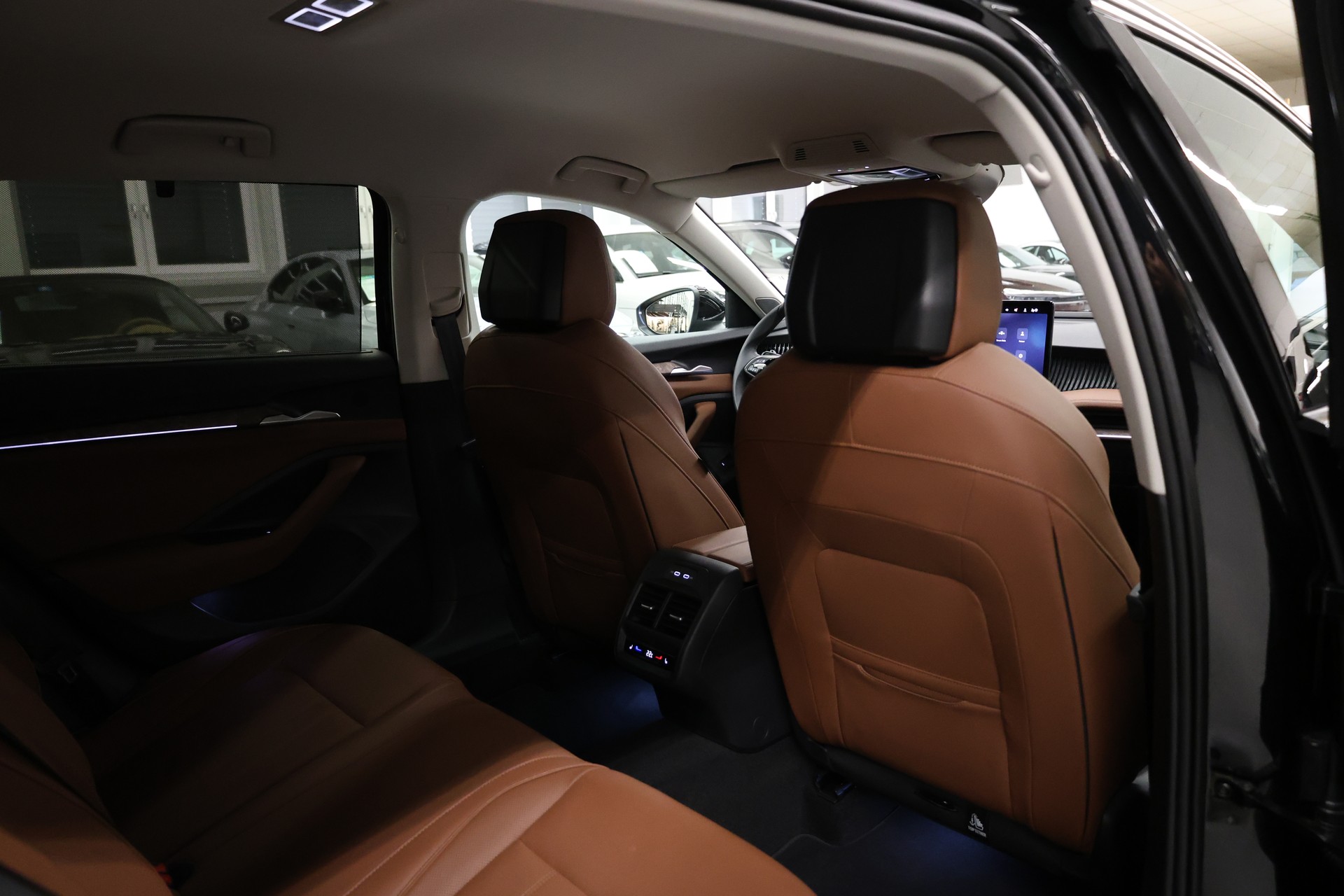 SKODA Superb Combi 2.0 TDI L & K 4x4 DSG-image-28
