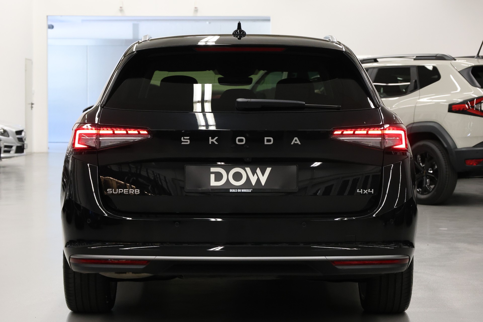 SKODA Superb Combi 2.0 TDI L & K 4x4 DSG-image-8