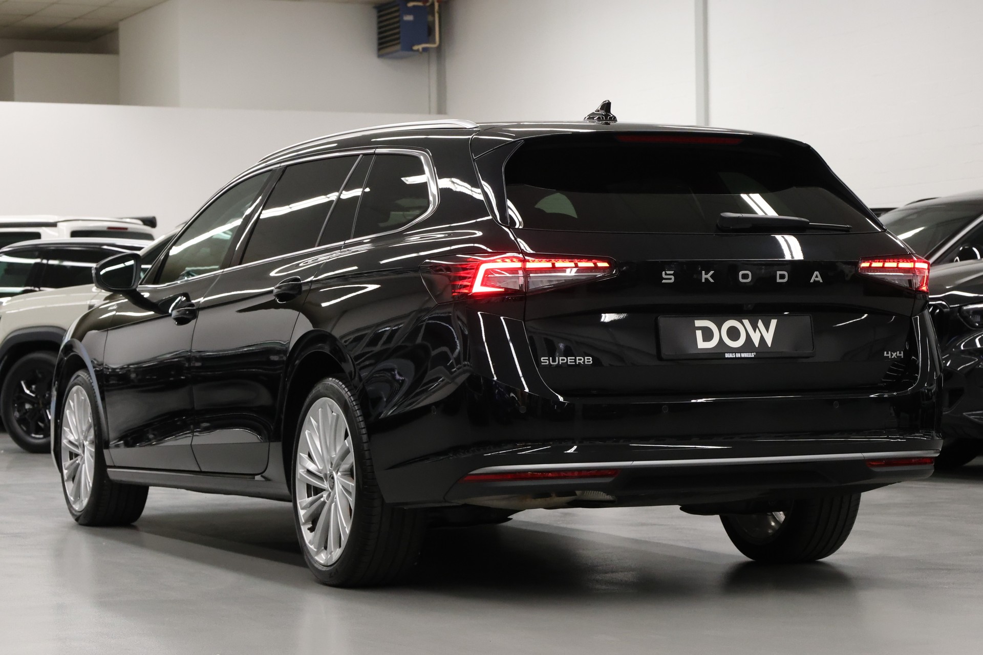 SKODA Superb Combi 2.0 TDI L & K 4x4 DSG-image-7