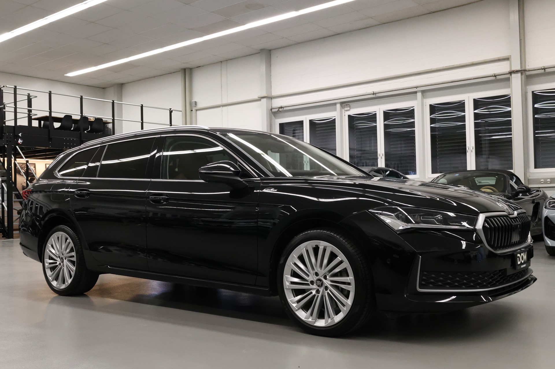 SKODA Superb Combi 2.0 TDI L & K 4x4 DSG-showroom-element-1