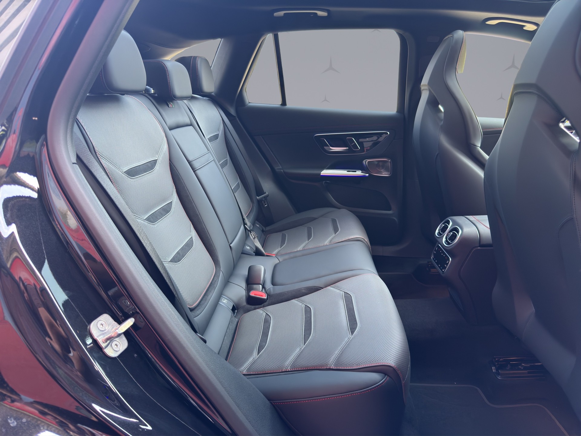 MERCEDES-BENZ GLC 53 AMG 4matic+-image-17