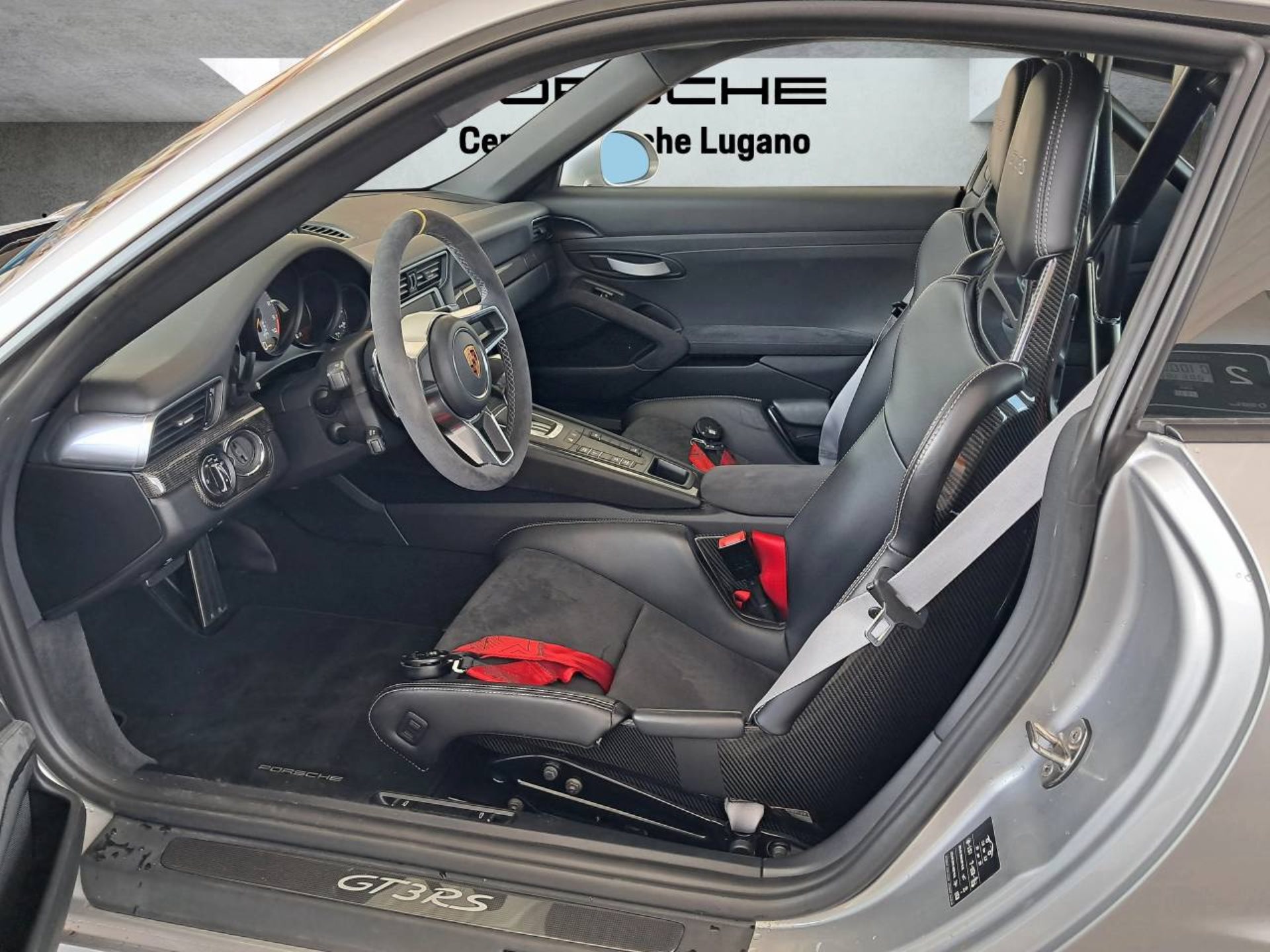 PORSCHE 911 GT3 RS-image-3