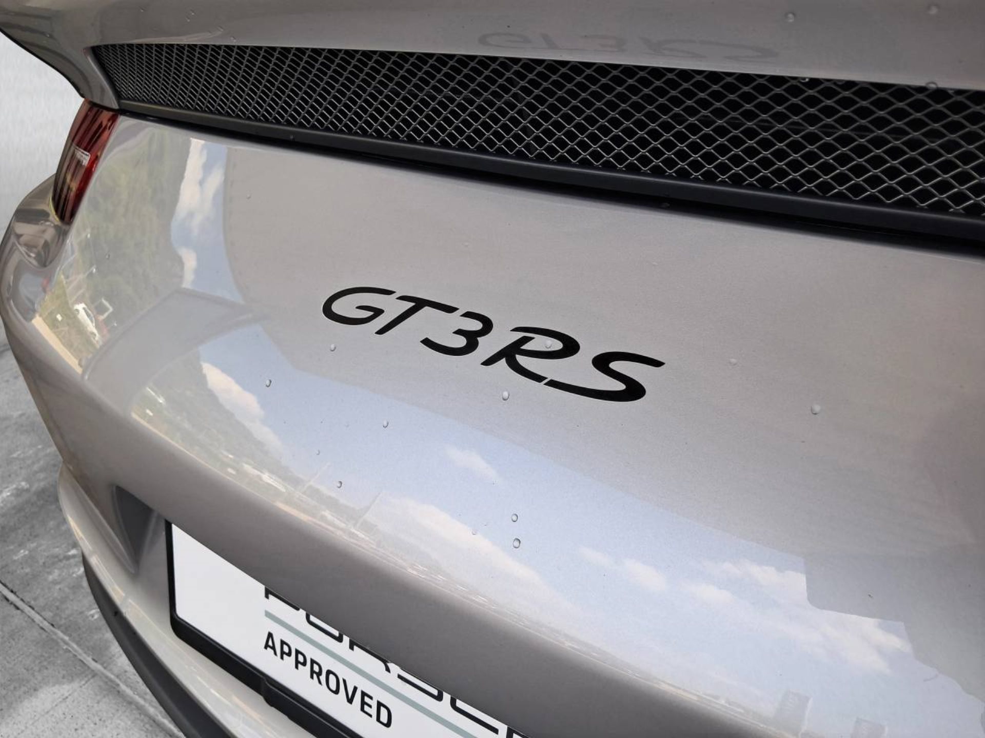 PORSCHE 911 GT3 RS-image-12