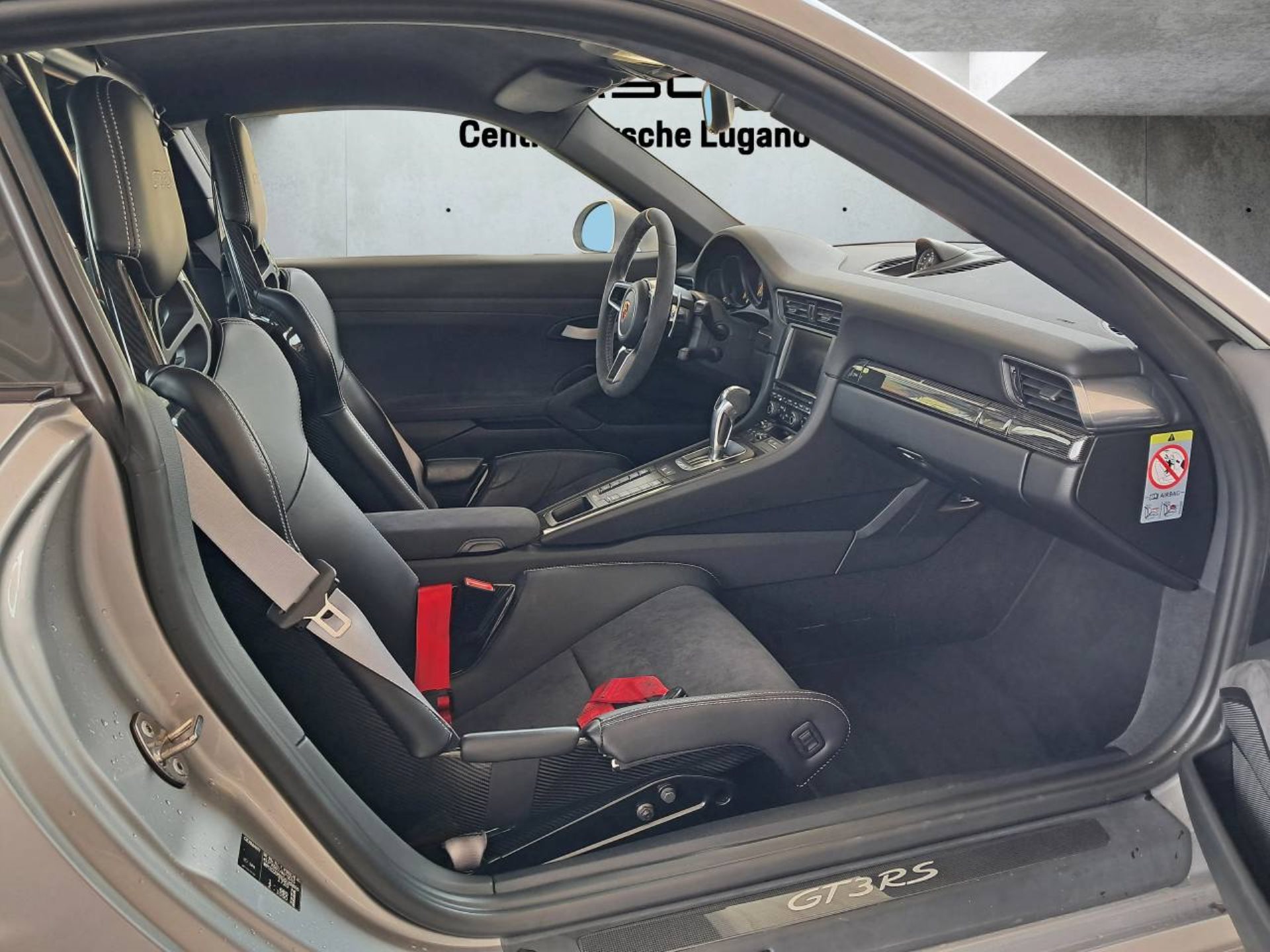 PORSCHE 911 GT3 RS-image-16