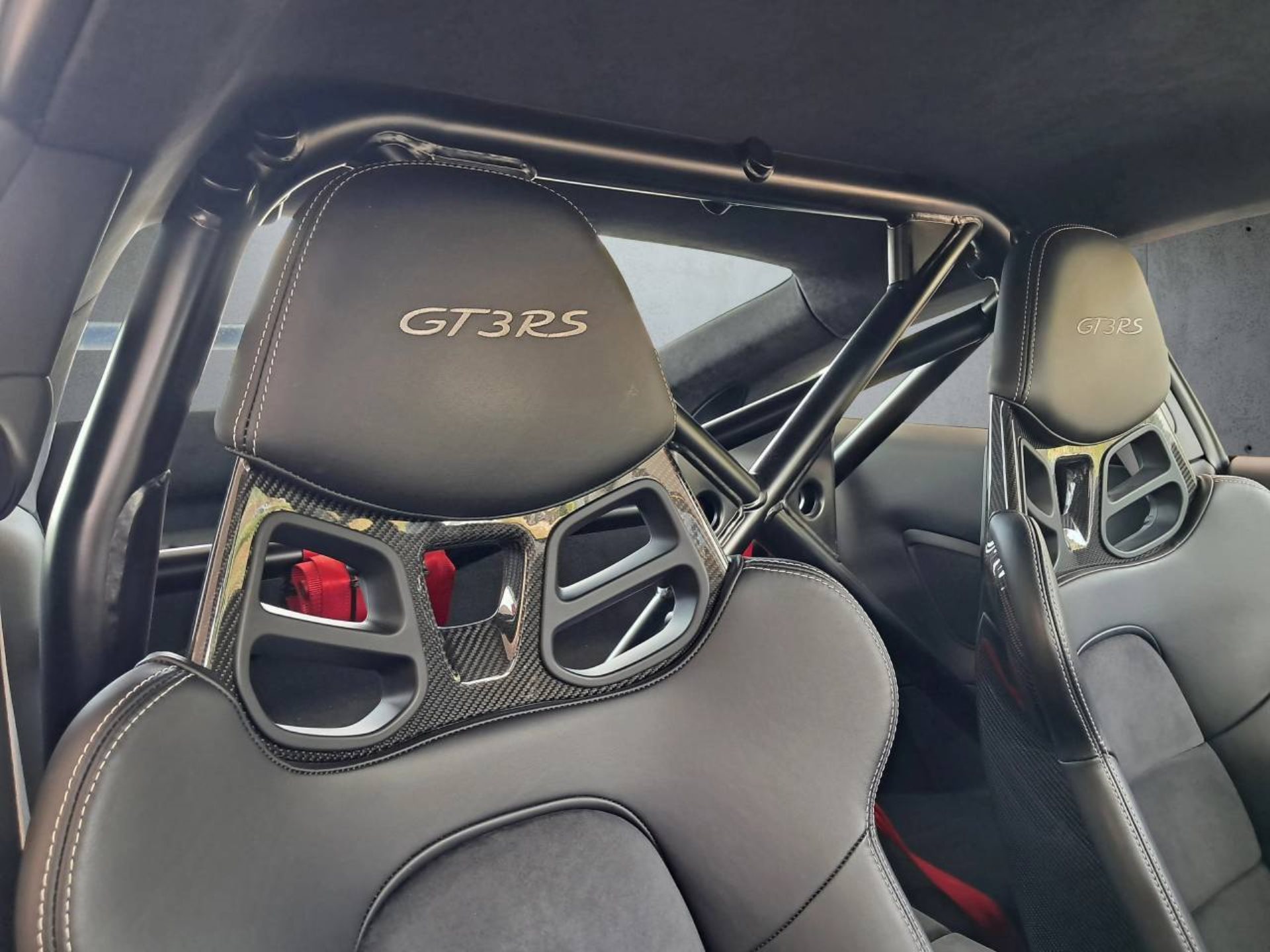 PORSCHE 911 GT3 RS-image-25