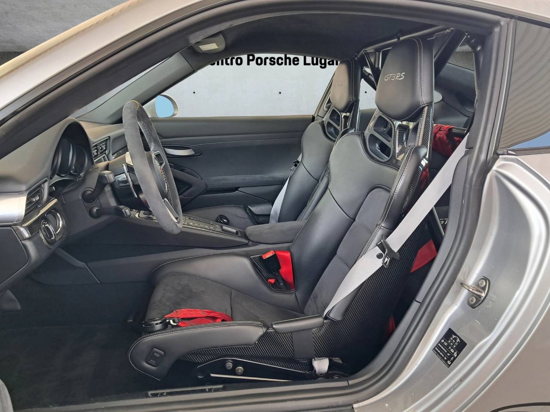 PORSCHE 911 GT3 RS-image-4