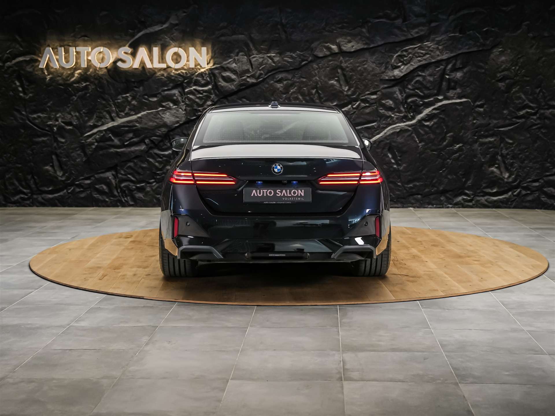BMW 520d xDrive M Sport Steptronic *ALL BLACK*21" Felgen*M-Fahrwerk*-image-3