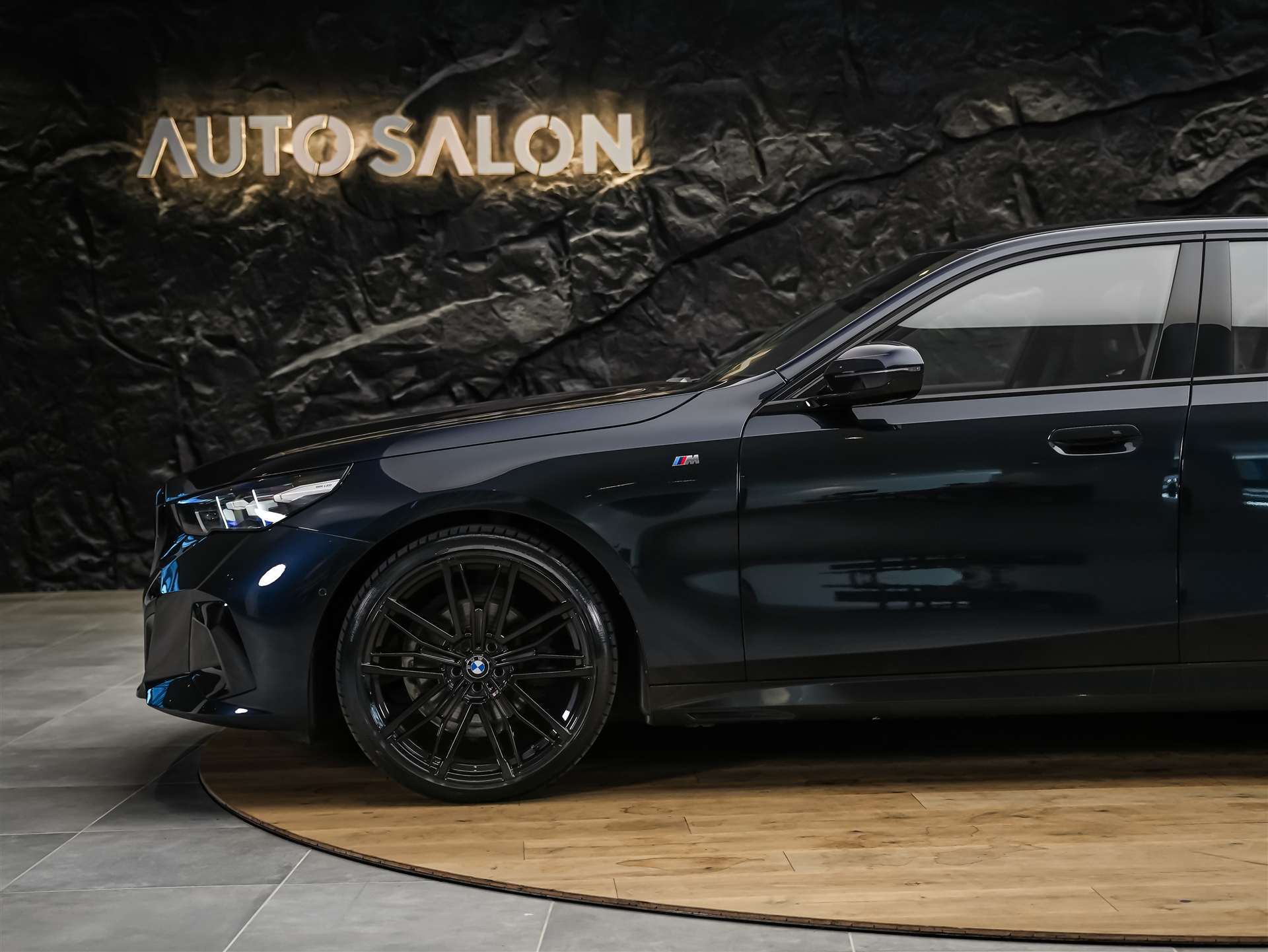 BMW 520d xDrive M Sport Steptronic *ALL BLACK*21" Felgen*M-Fahrwerk*-image-15