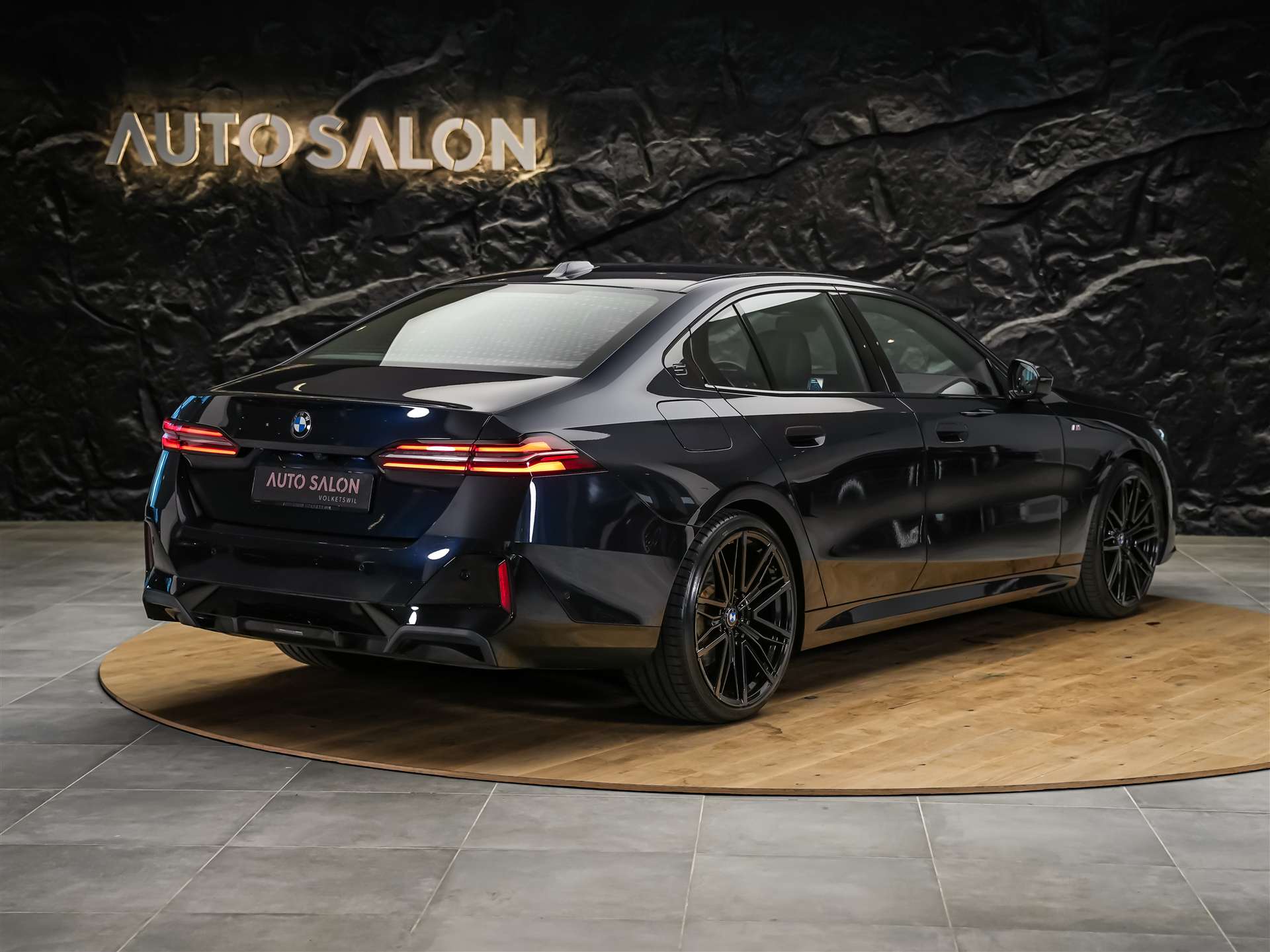 BMW 520d xDrive M Sport Steptronic *ALL BLACK*21" Felgen*M-Fahrwerk*-image-4