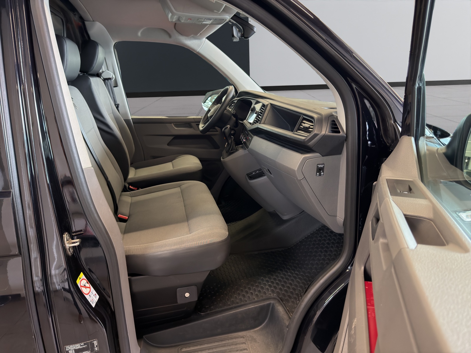 VW T6.1 2.0 TDI DSG-image-16