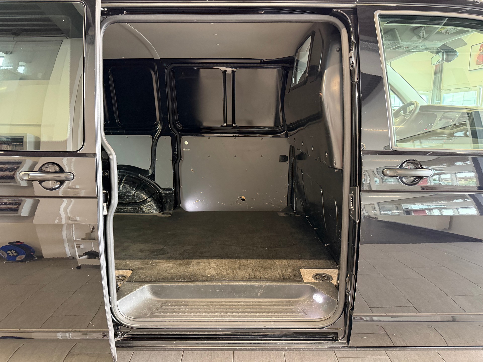VW T6.1 2.0 TDI DSG-image-24