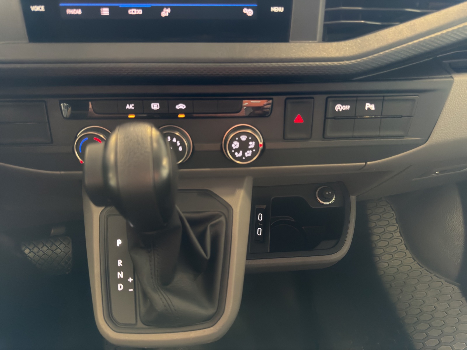 VW T6.1 2.0 TDI DSG-image-21